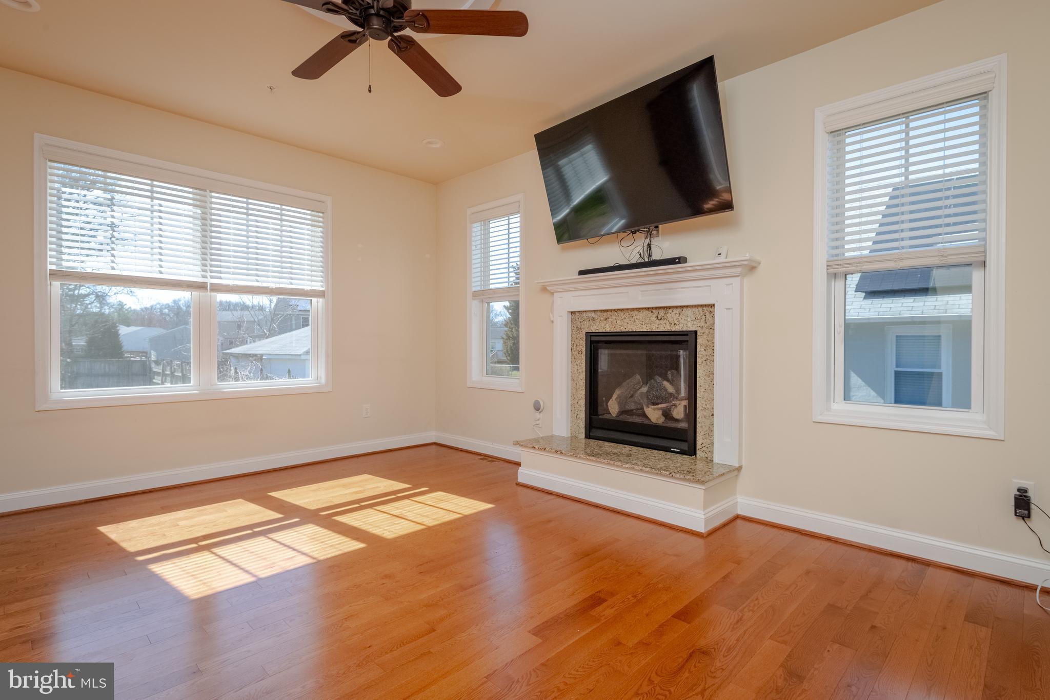 ESSEX/MIDDLE RIVER - Residential