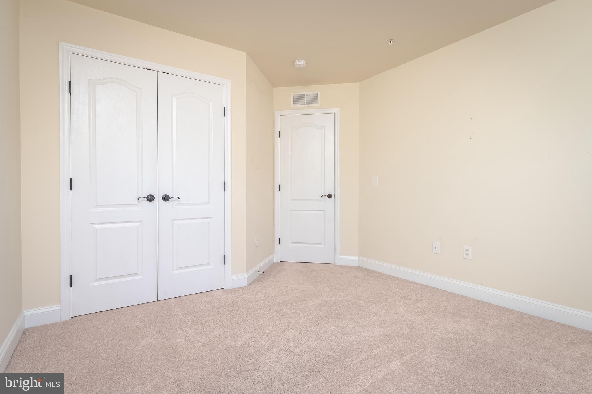 ESSEX/MIDDLE RIVER - Residential