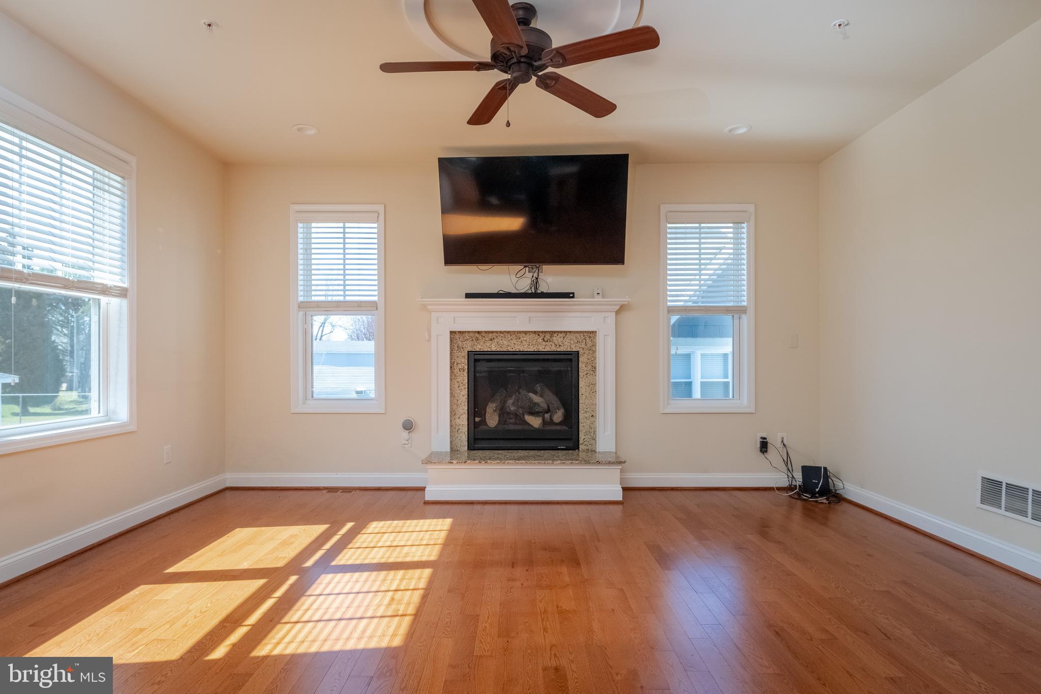 ESSEX/MIDDLE RIVER - Residential