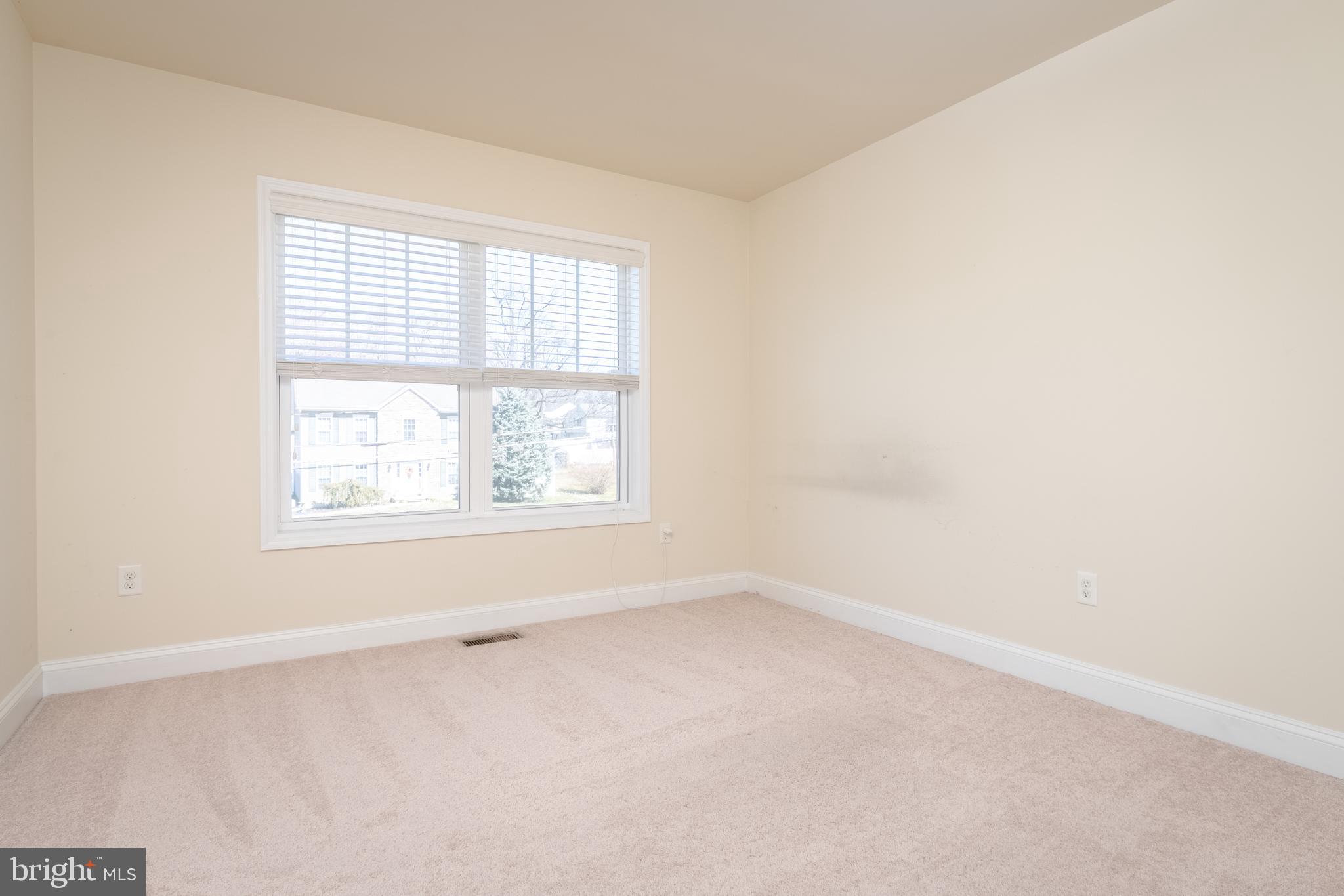 ESSEX/MIDDLE RIVER - Residential