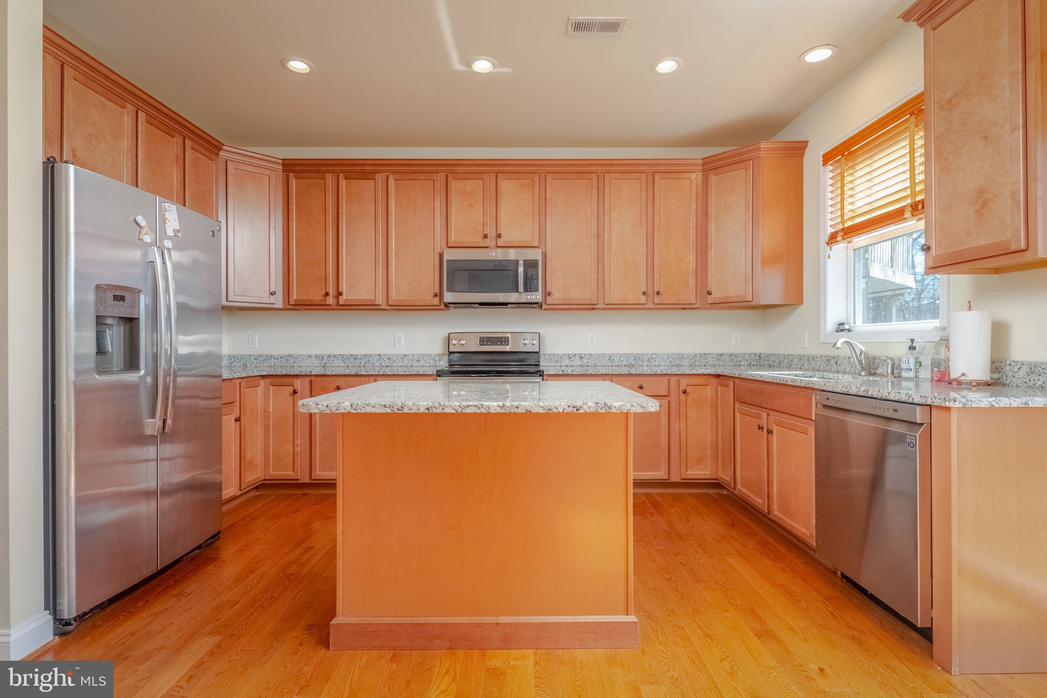 ESSEX/MIDDLE RIVER - Residential