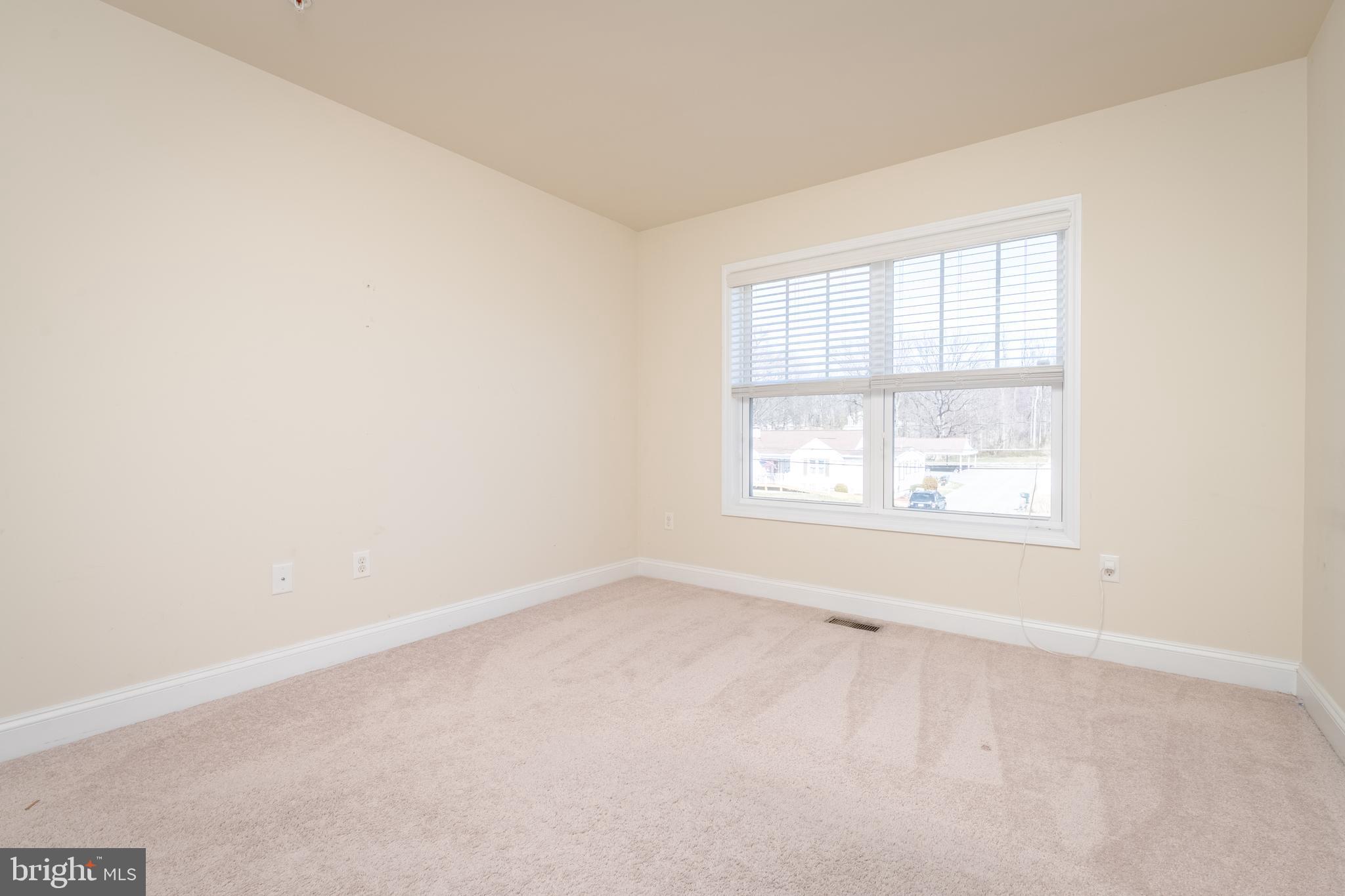 ESSEX/MIDDLE RIVER - Residential