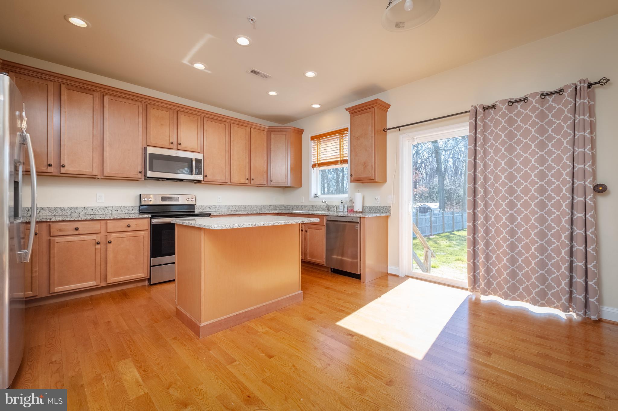 ESSEX/MIDDLE RIVER - Residential