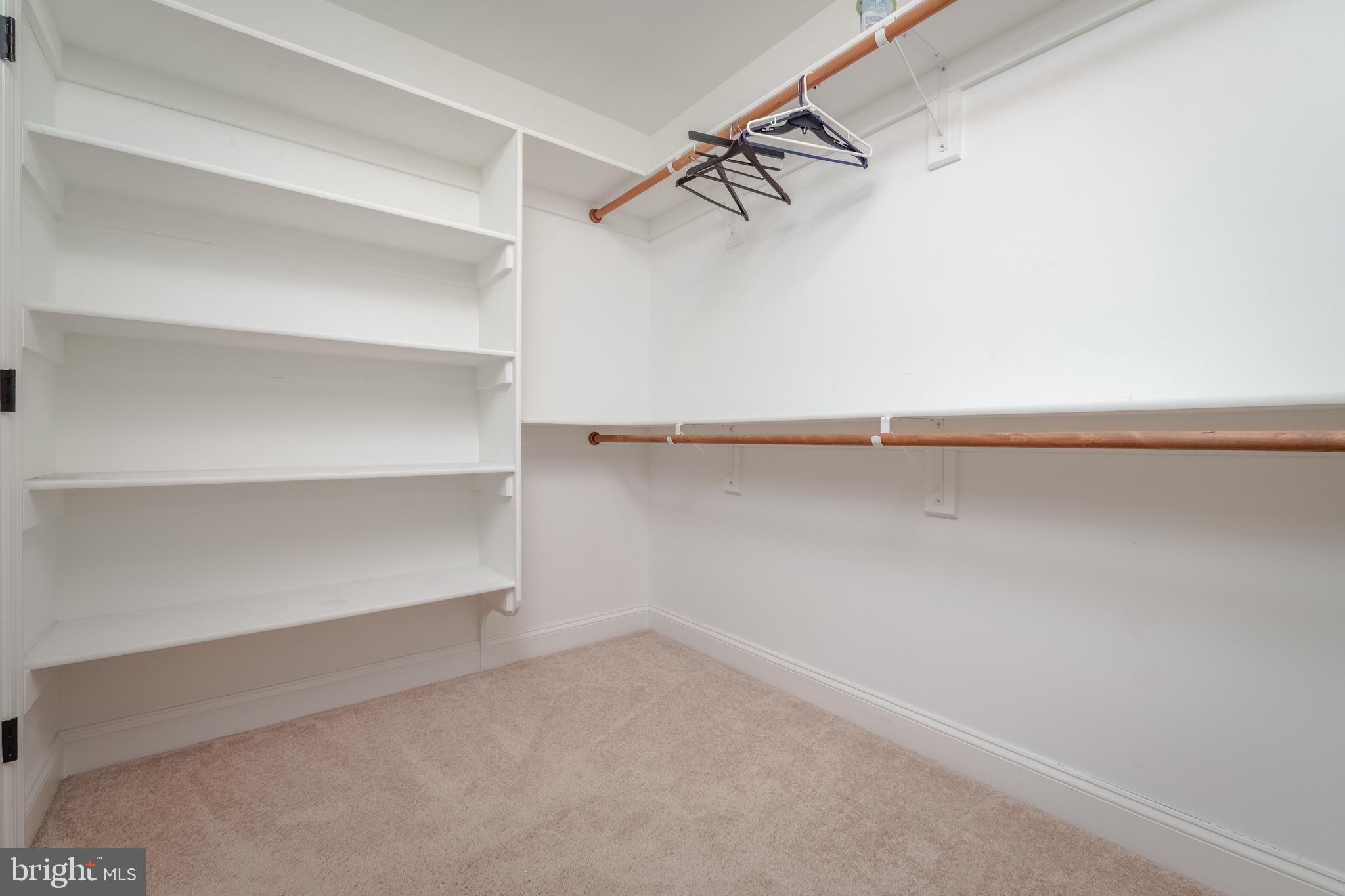 ESSEX/MIDDLE RIVER - Residential