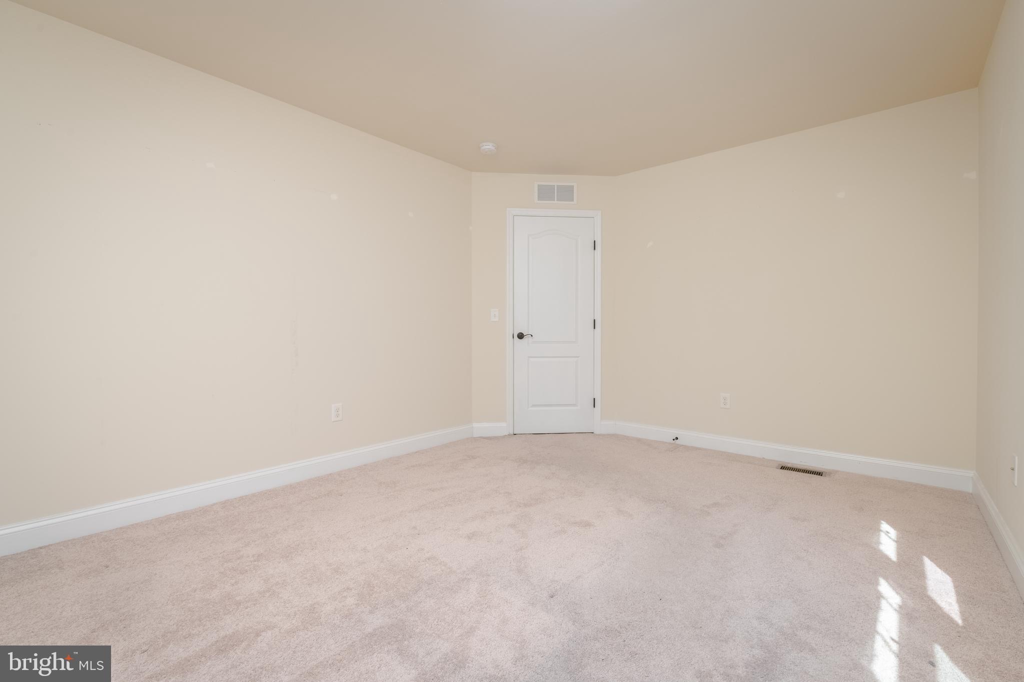 ESSEX/MIDDLE RIVER - Residential