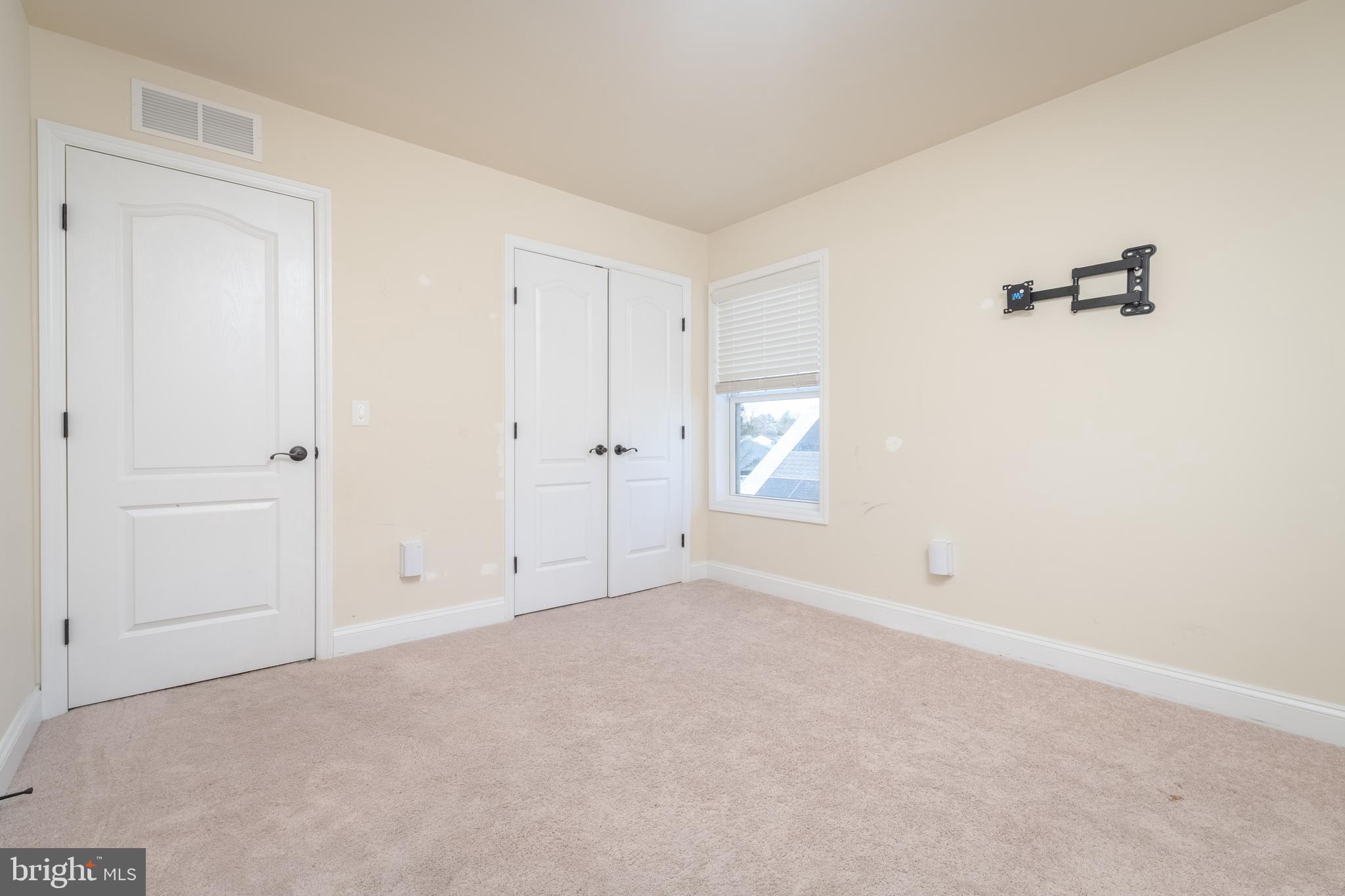 ESSEX/MIDDLE RIVER - Residential