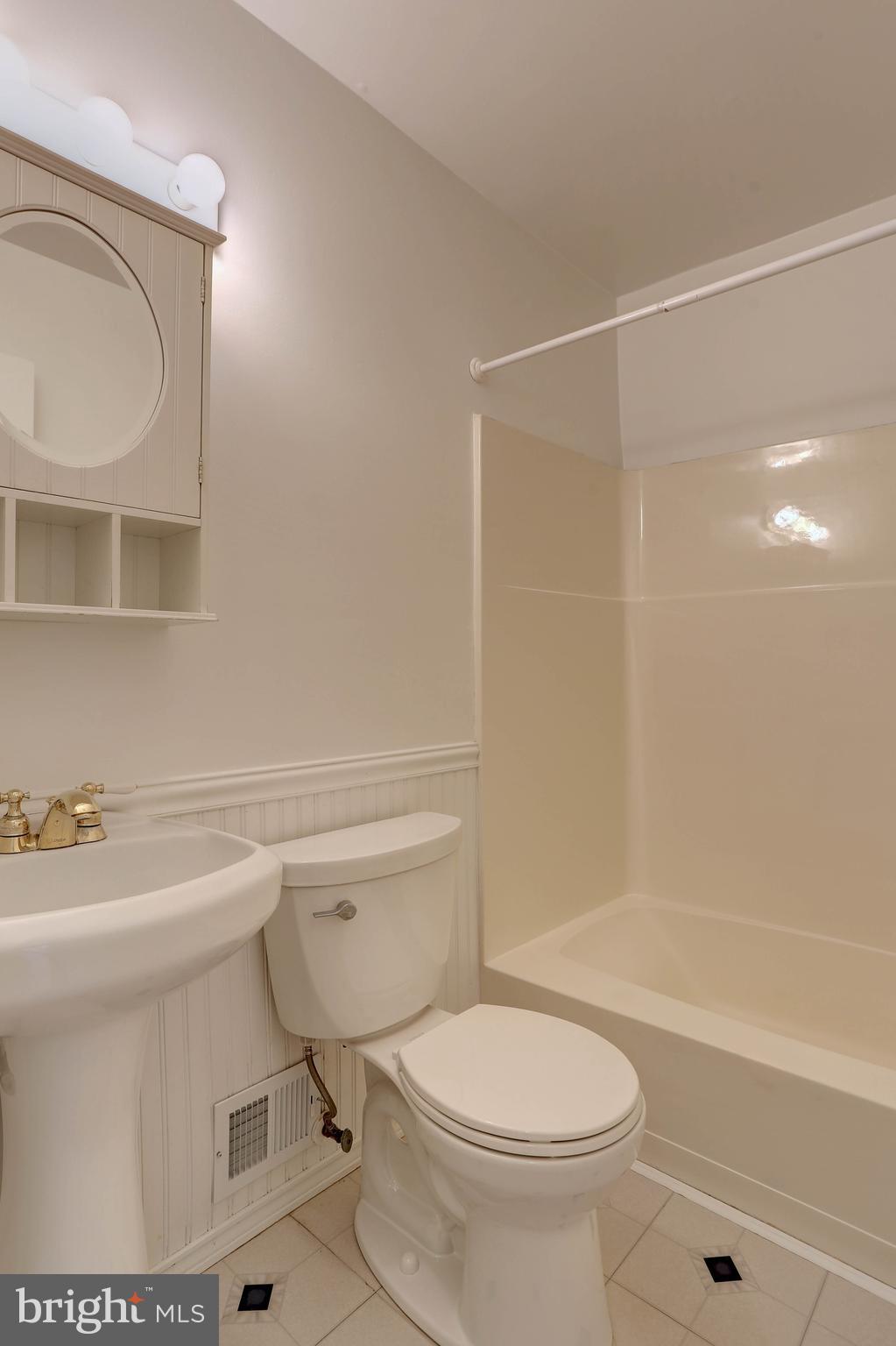 KING CHARLES COMMONS - Residential