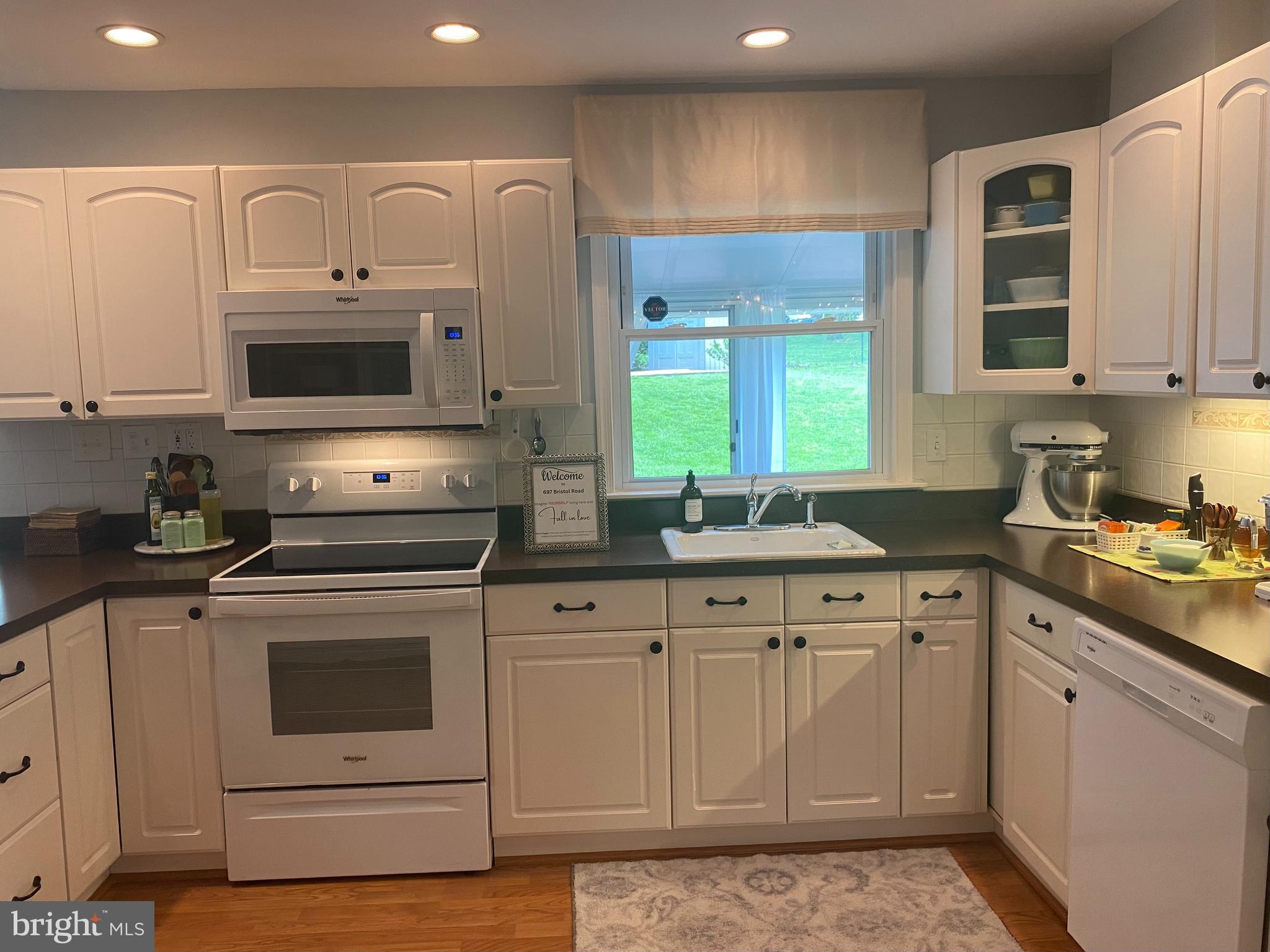 HILLSIDE MANOR - Residential