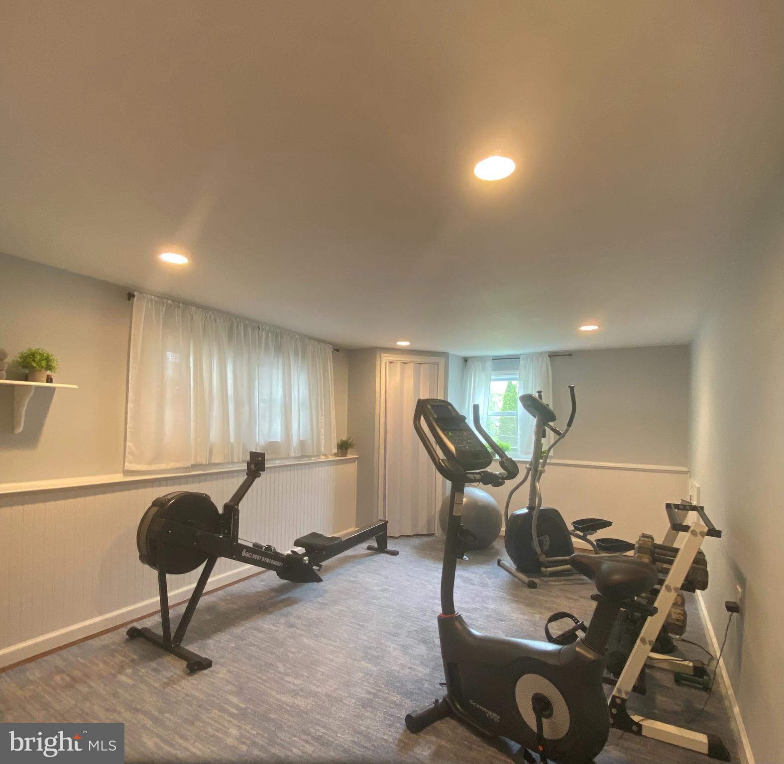 HILLSIDE MANOR - Residential