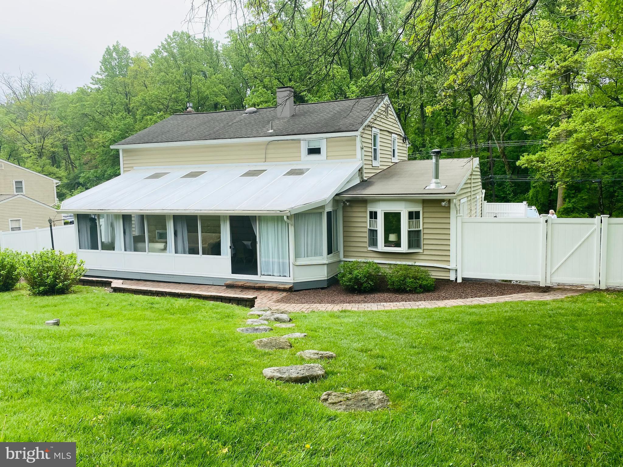 HILLSIDE MANOR - Residential