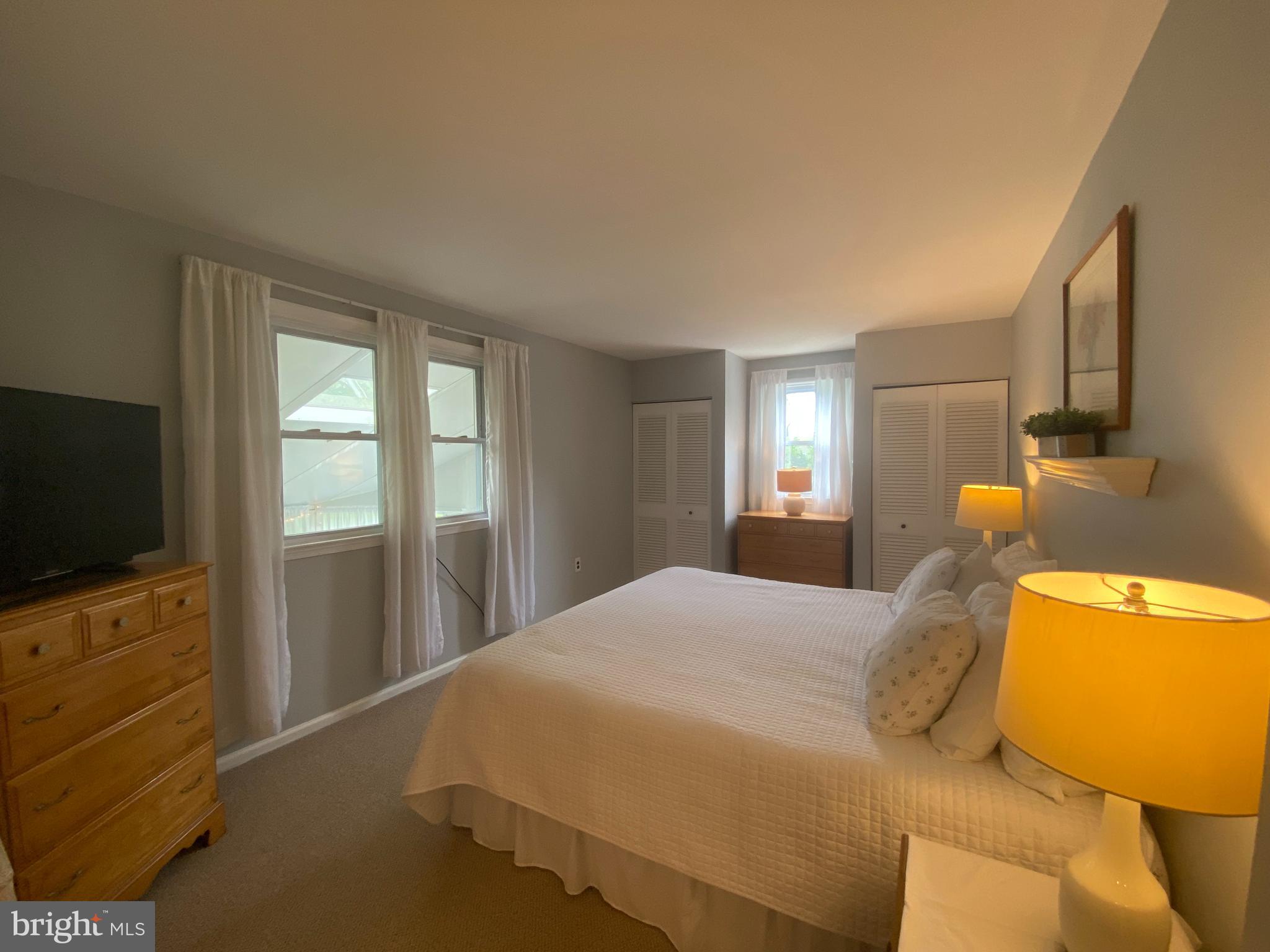 HILLSIDE MANOR - Residential