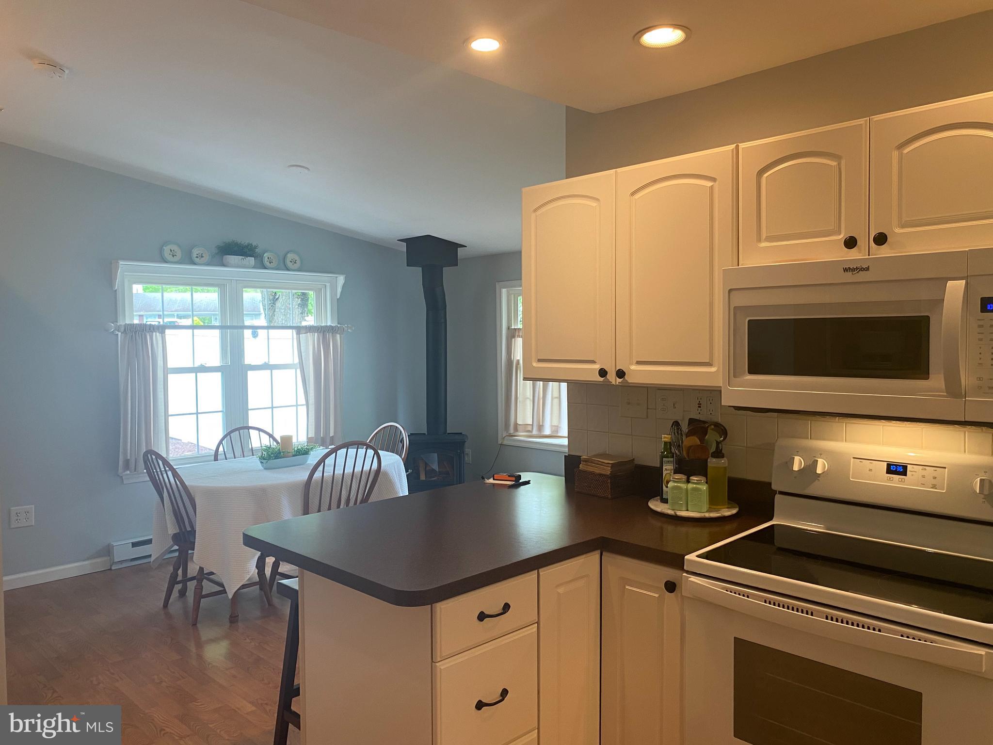 HILLSIDE MANOR - Residential