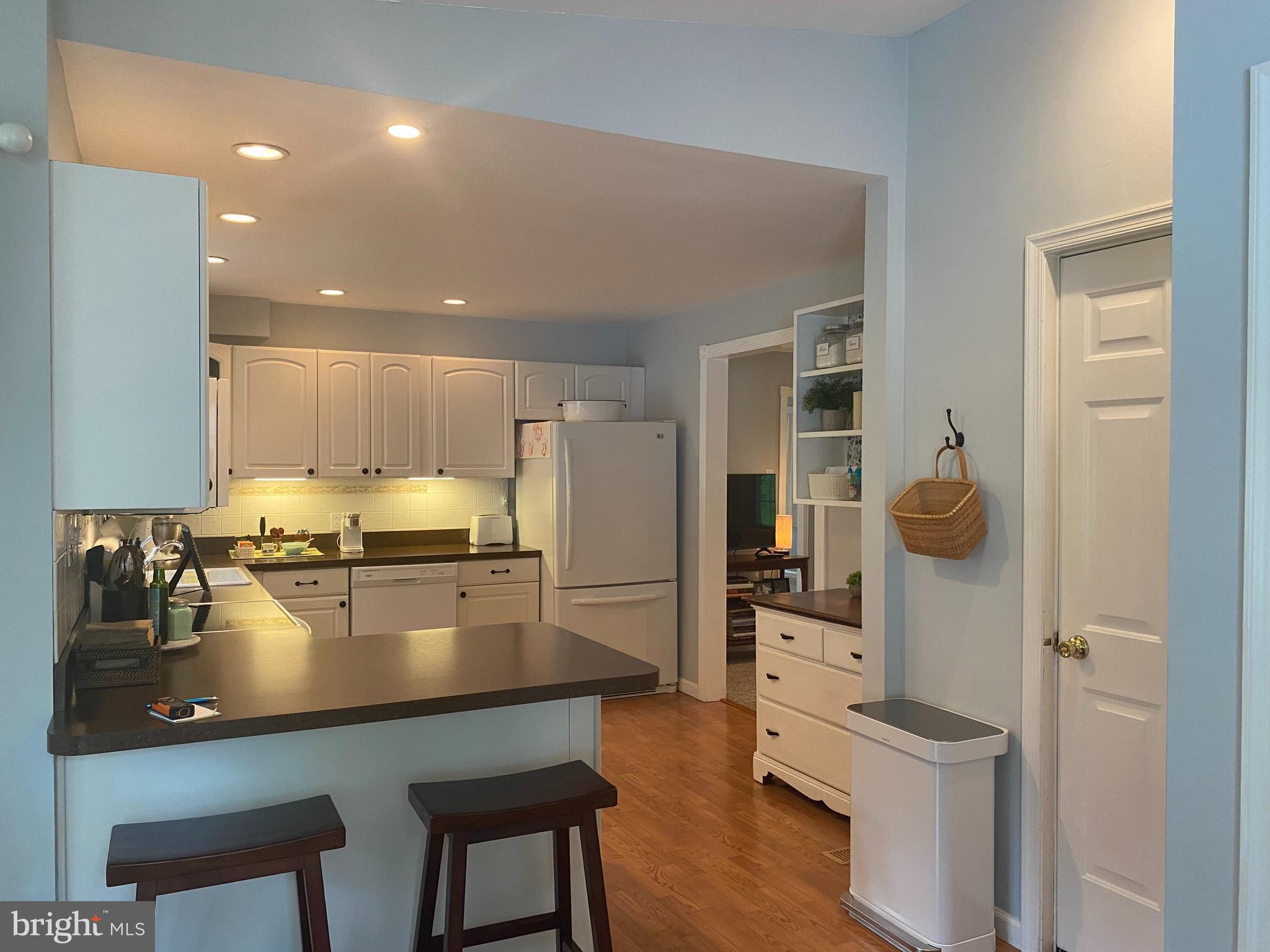 HILLSIDE MANOR - Residential