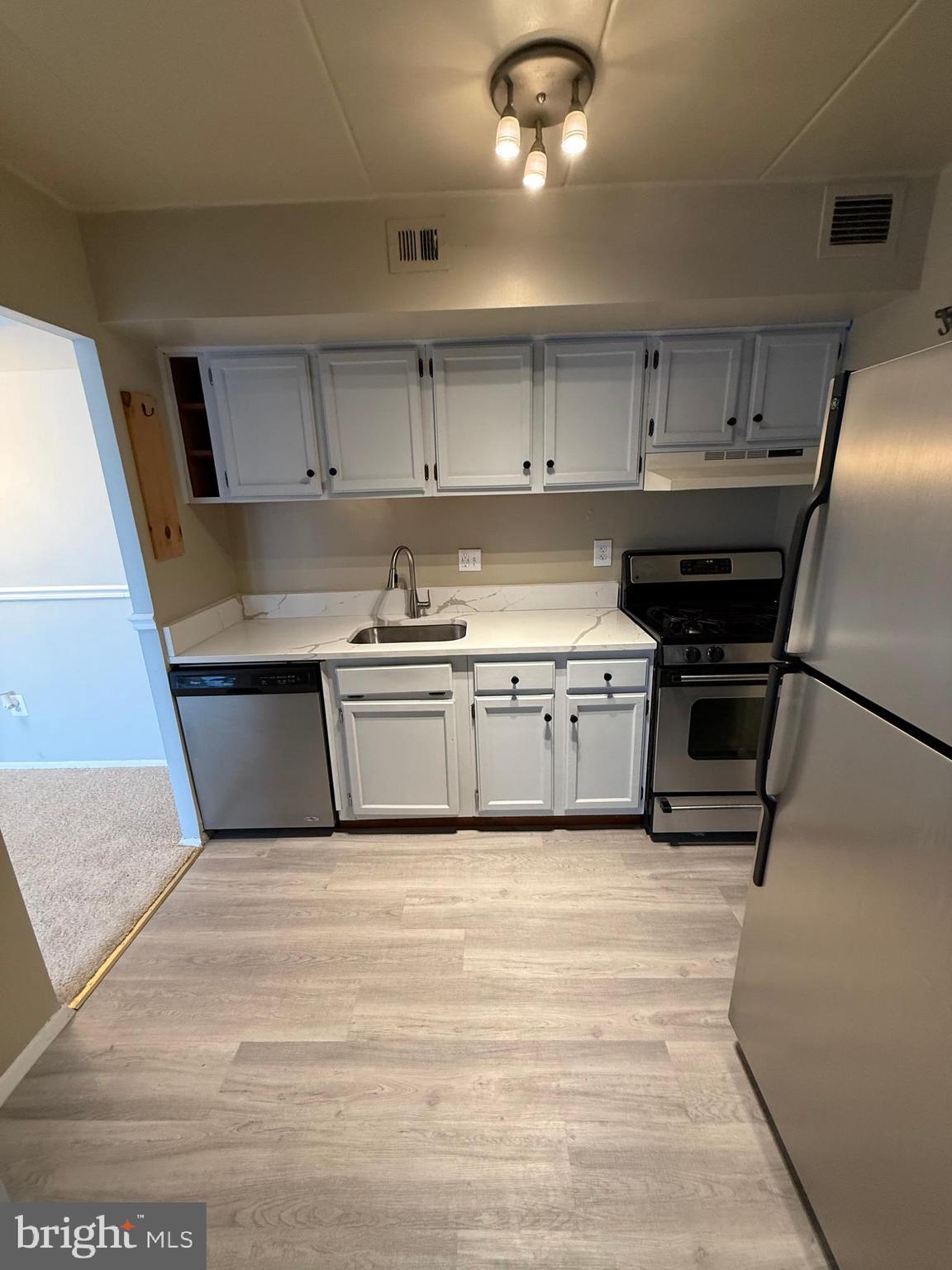 HUNTINGTON CLUB - Residential Lease