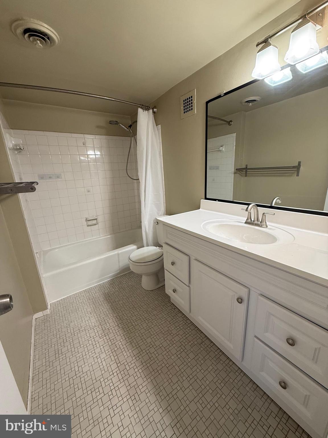 HUNTINGTON CLUB - Residential Lease