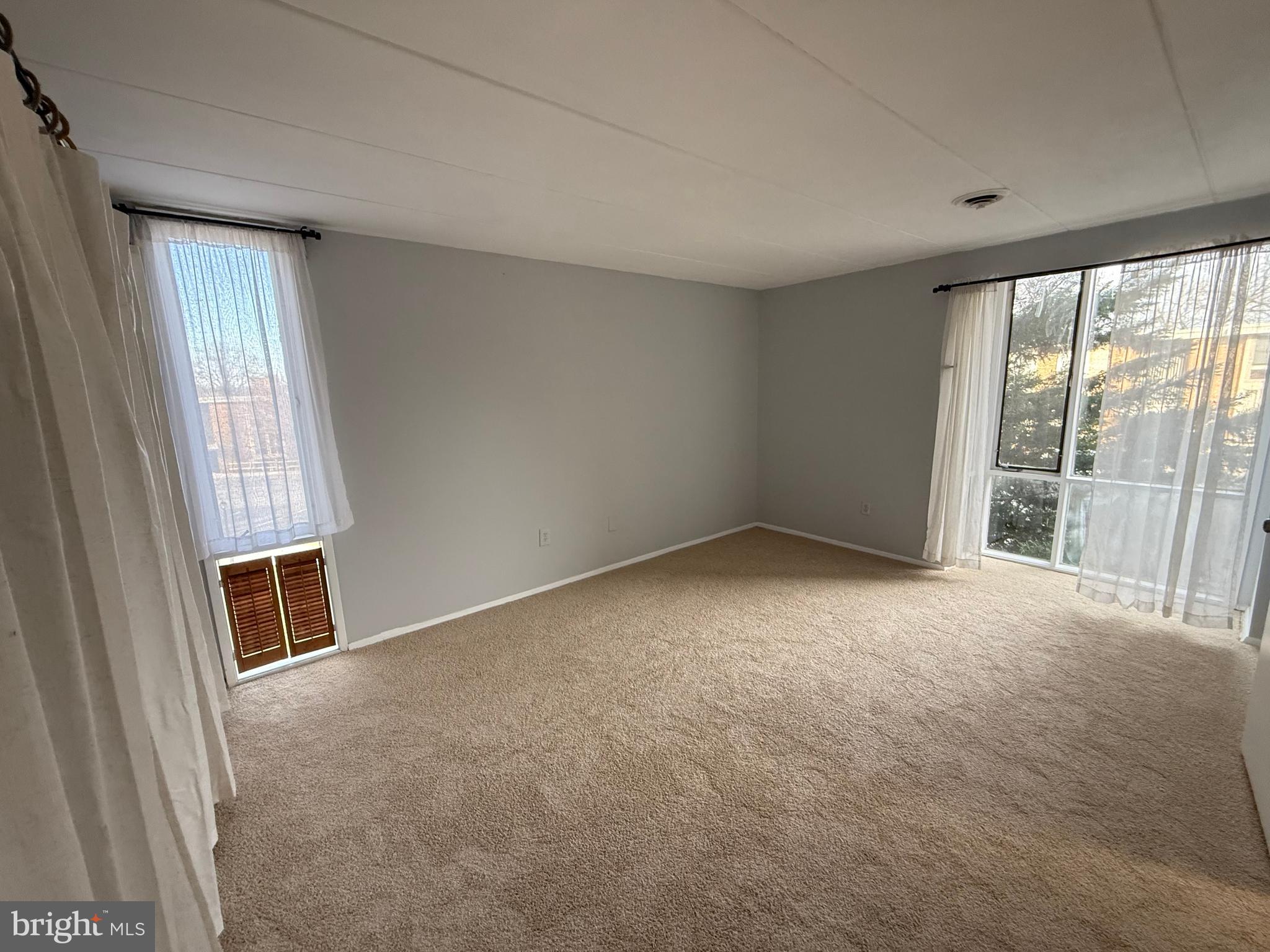 HUNTINGTON CLUB - Residential Lease