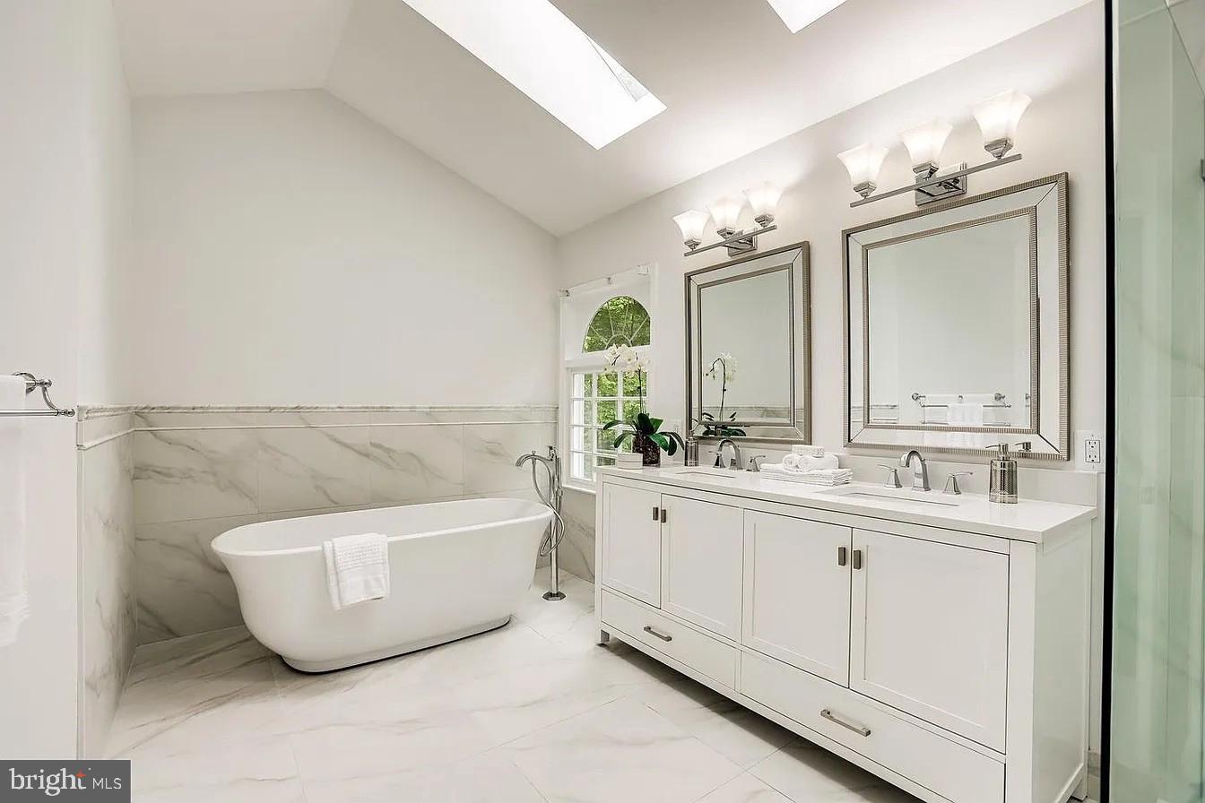 LANGLEY OAKS - Residential Lease