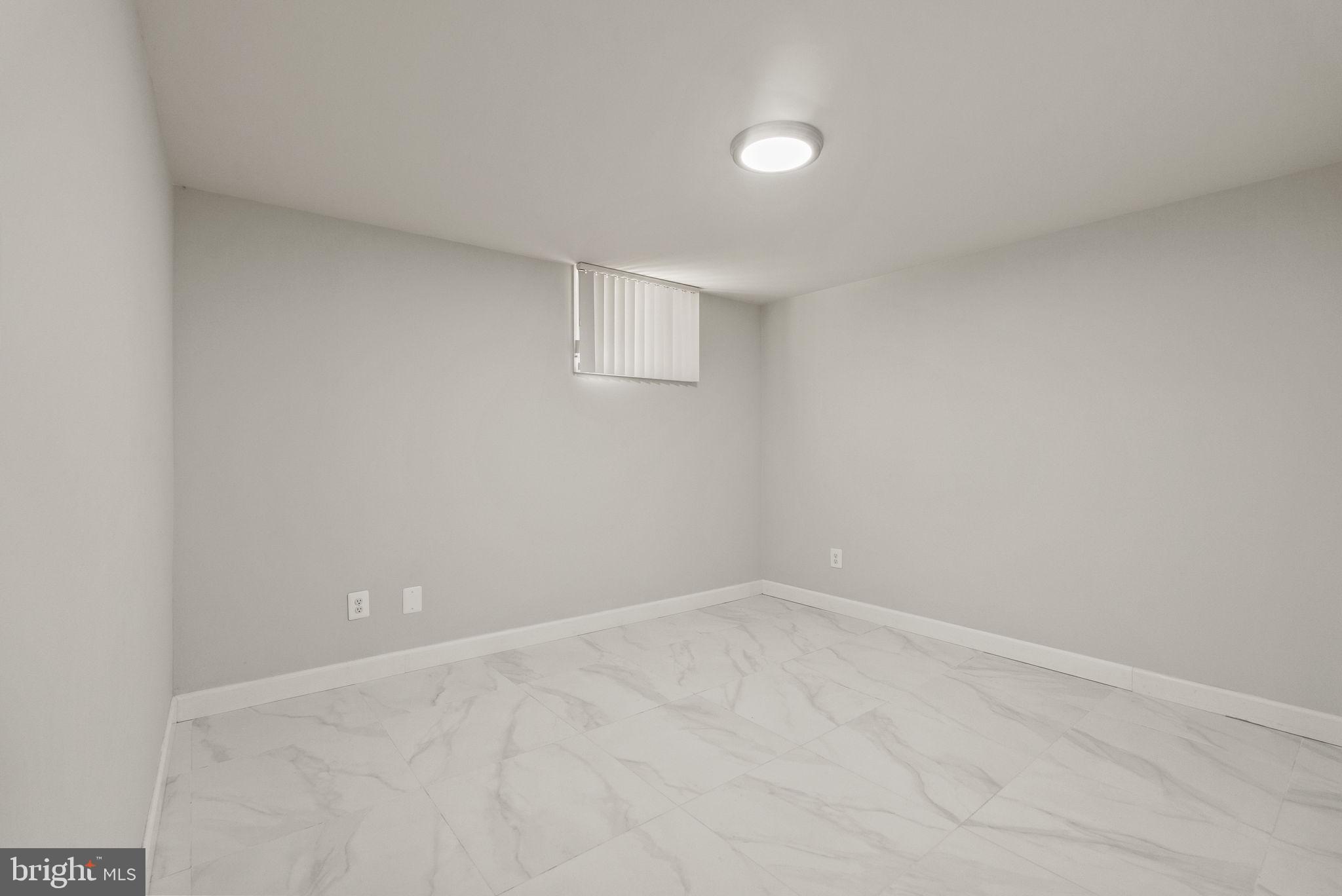 LANGLEY OAKS - Residential Lease