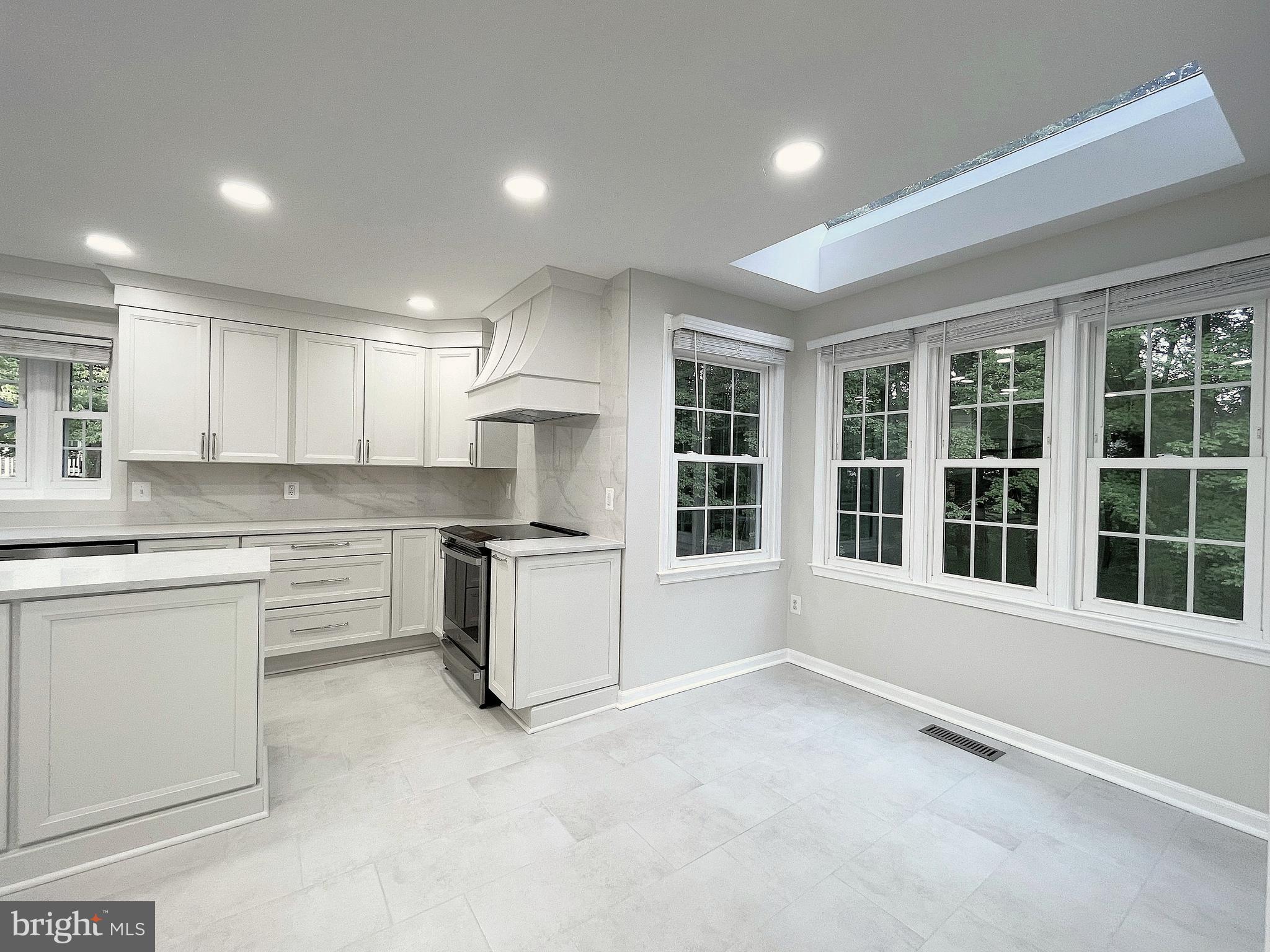 LANGLEY OAKS - Residential Lease