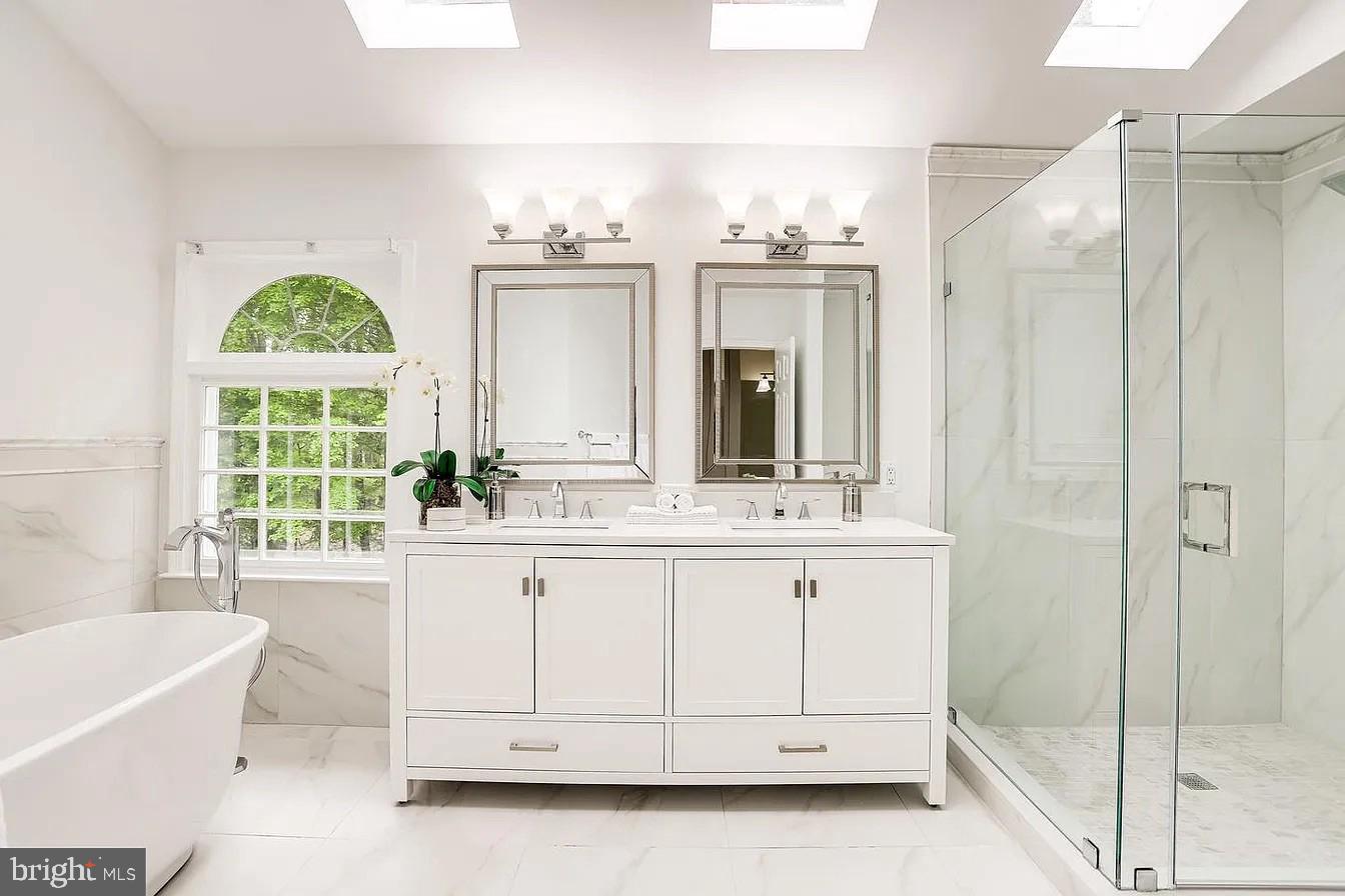 LANGLEY OAKS - Residential Lease