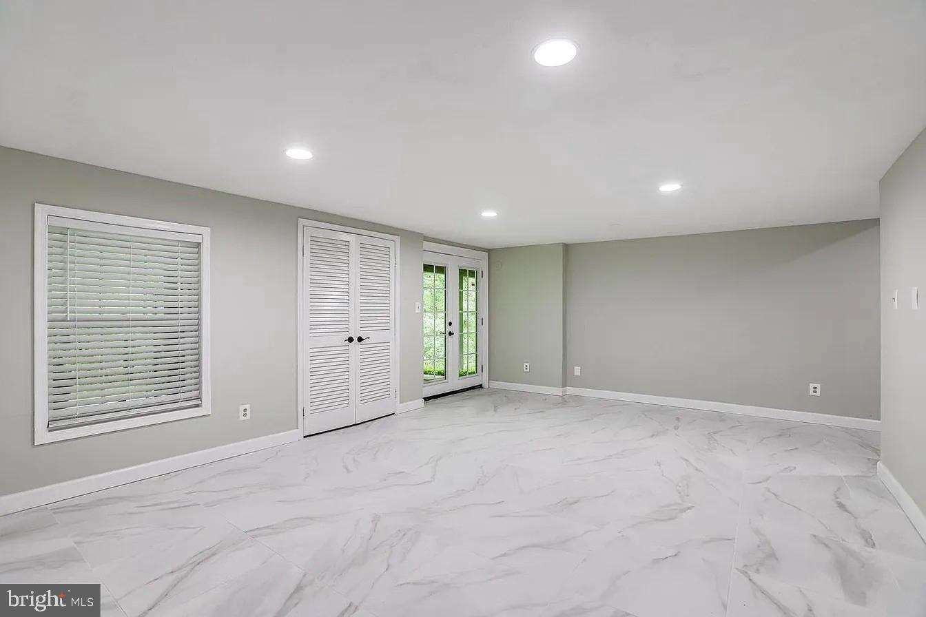 LANGLEY OAKS - Residential Lease