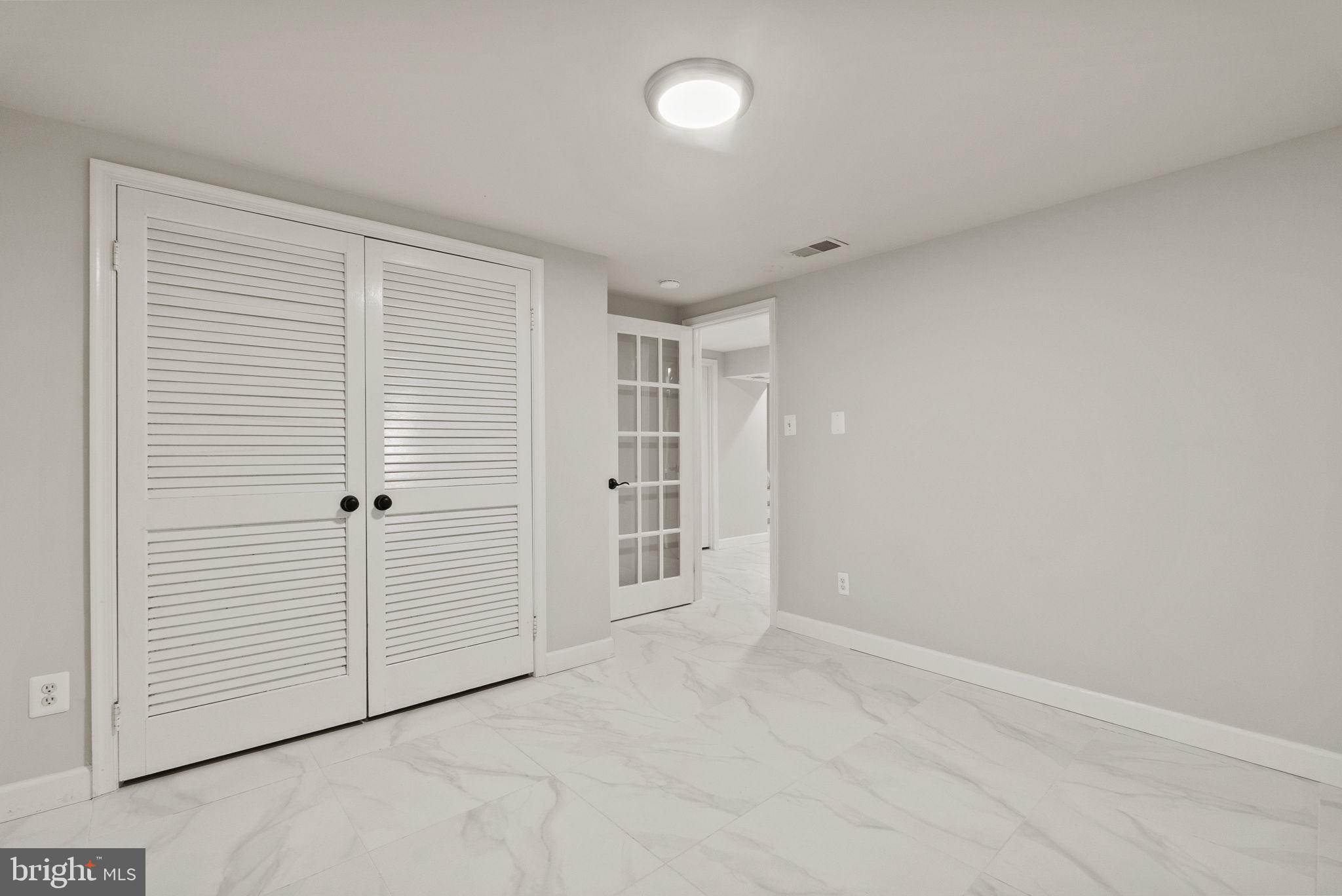 LANGLEY OAKS - Residential Lease