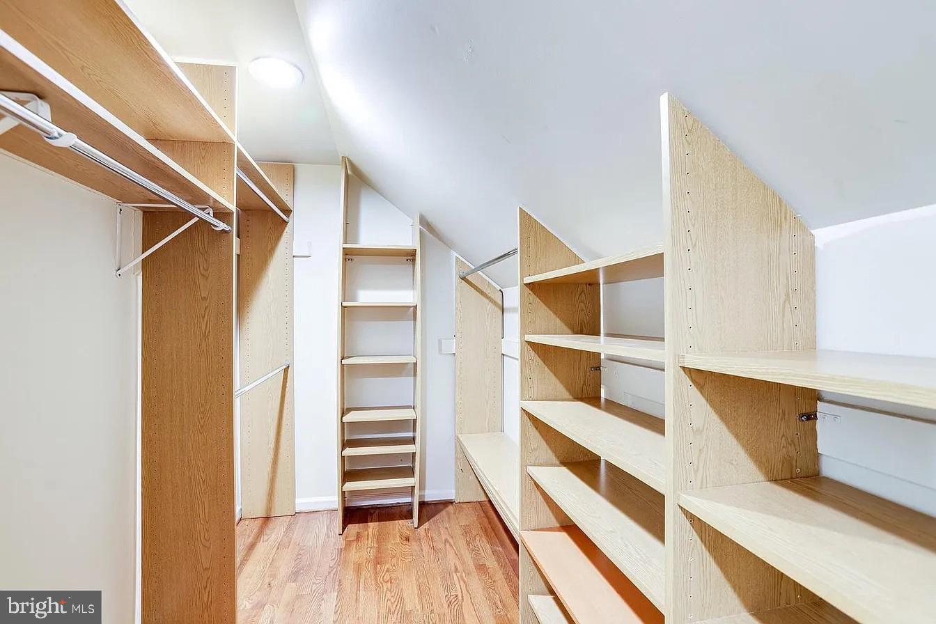 LANGLEY OAKS - Residential Lease