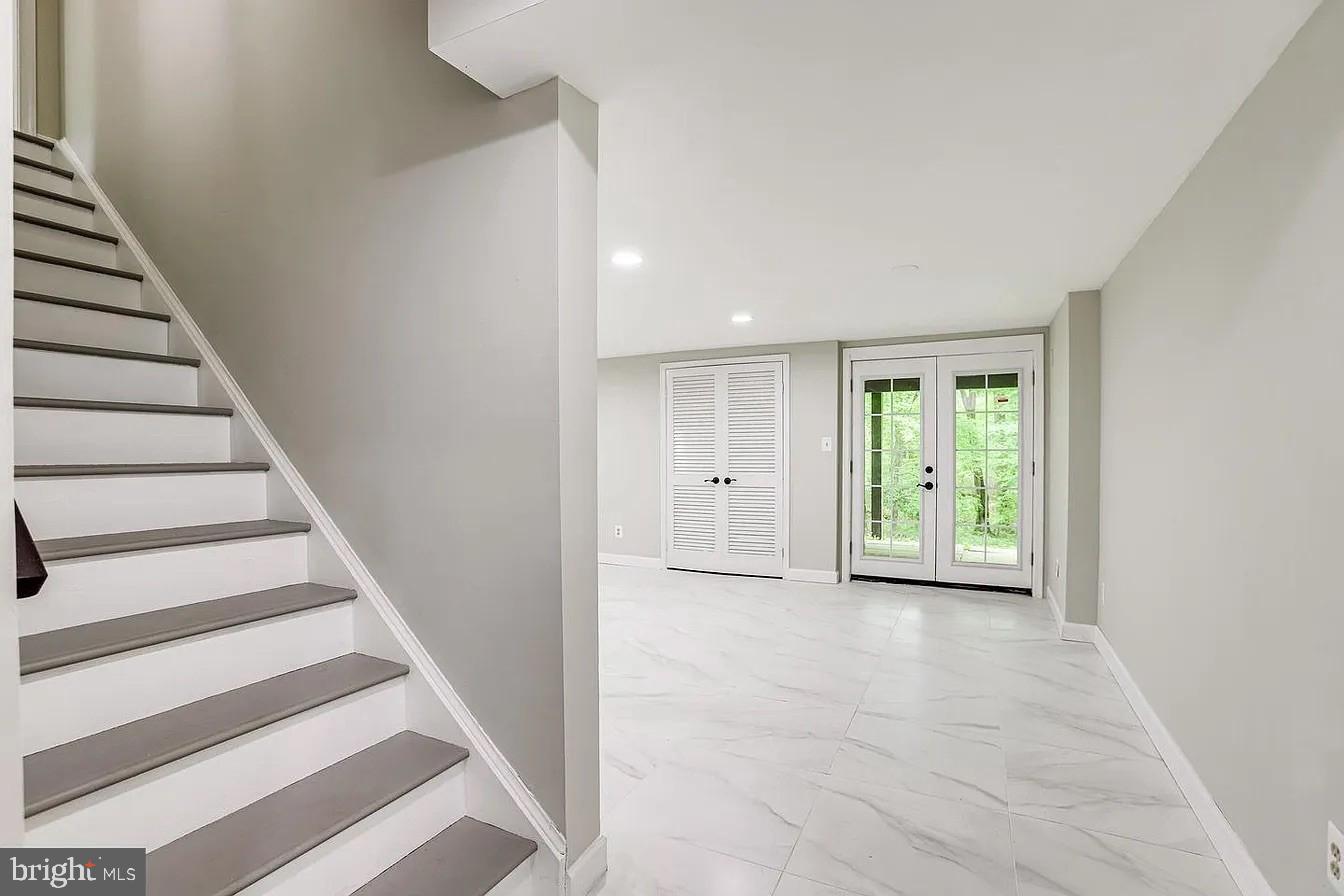 LANGLEY OAKS - Residential Lease