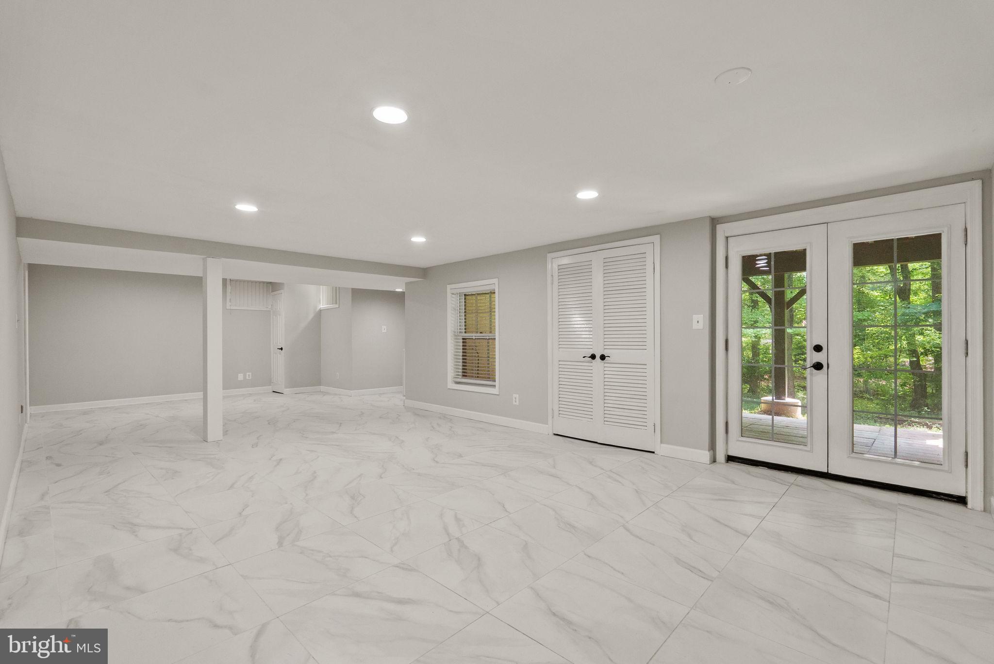 LANGLEY OAKS - Residential Lease