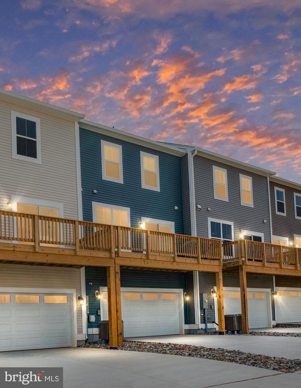 8804 SELBY COURT