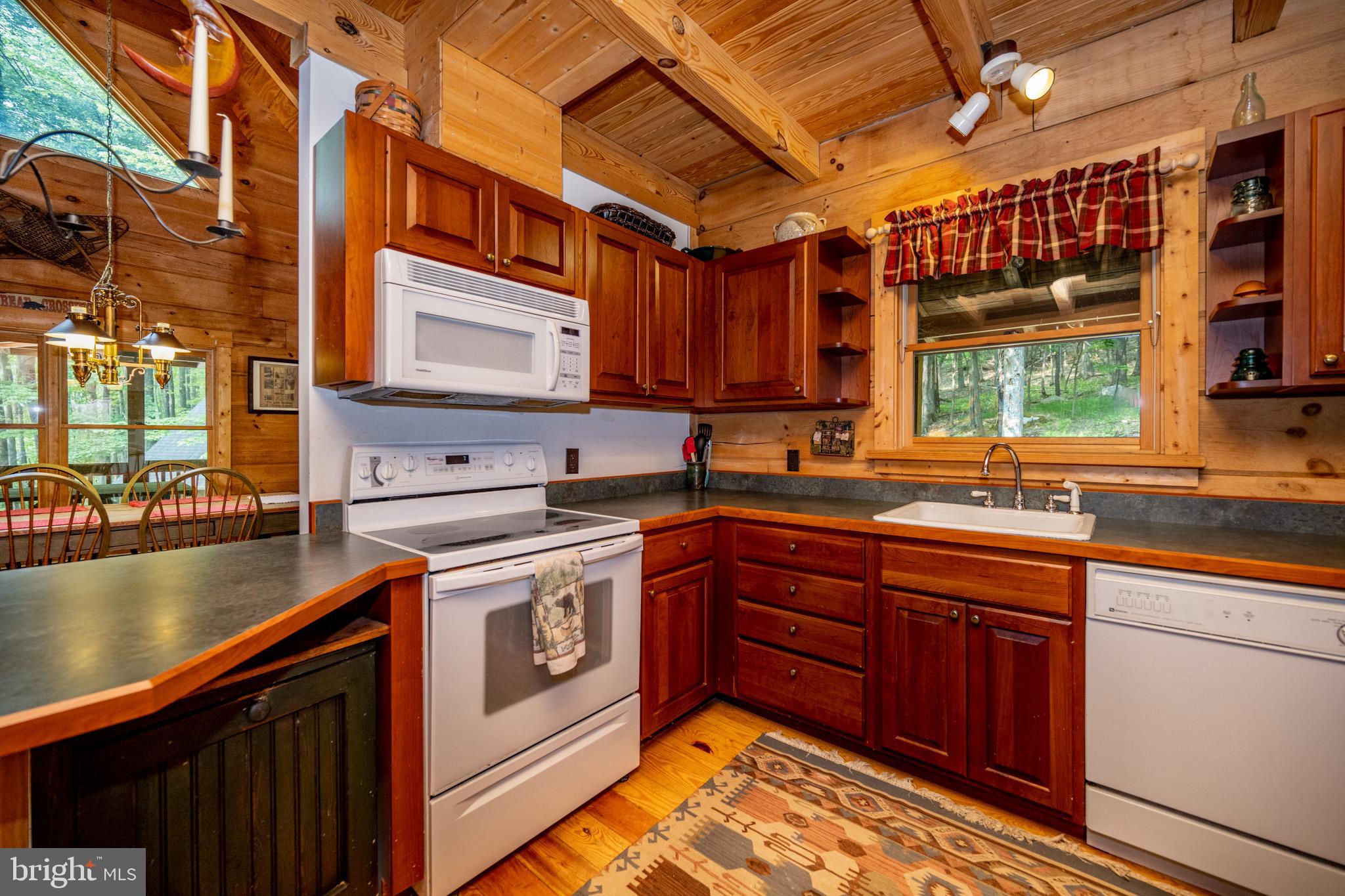 LAKE SHORE ESTATES - Residential