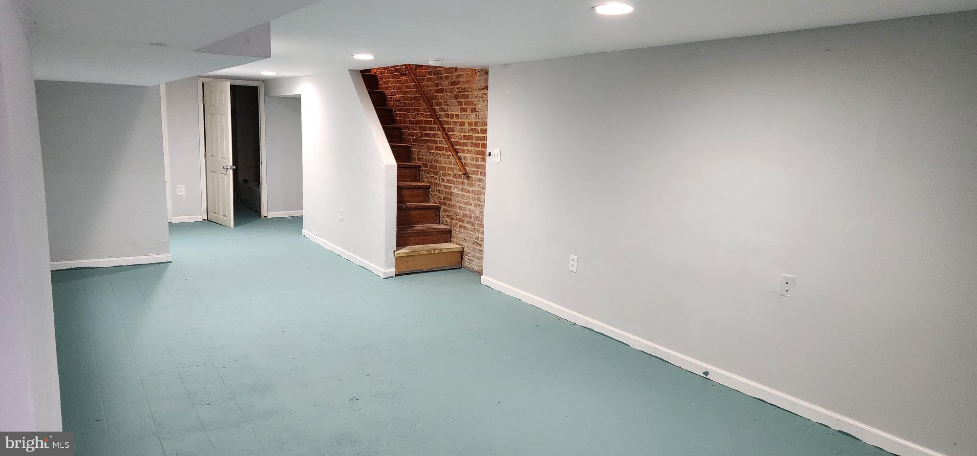 BROADWAY EAST - Residential Lease