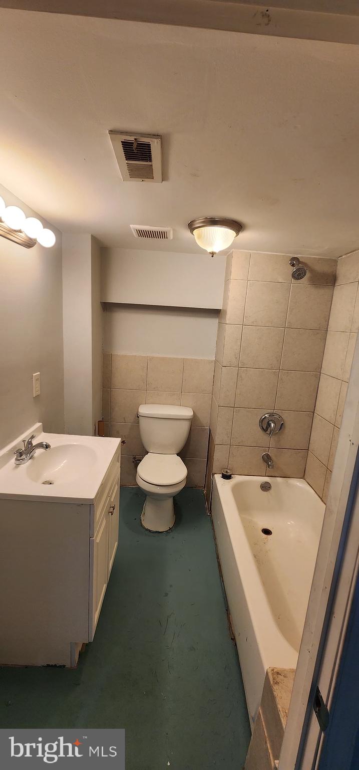 BROADWAY EAST - Residential Lease