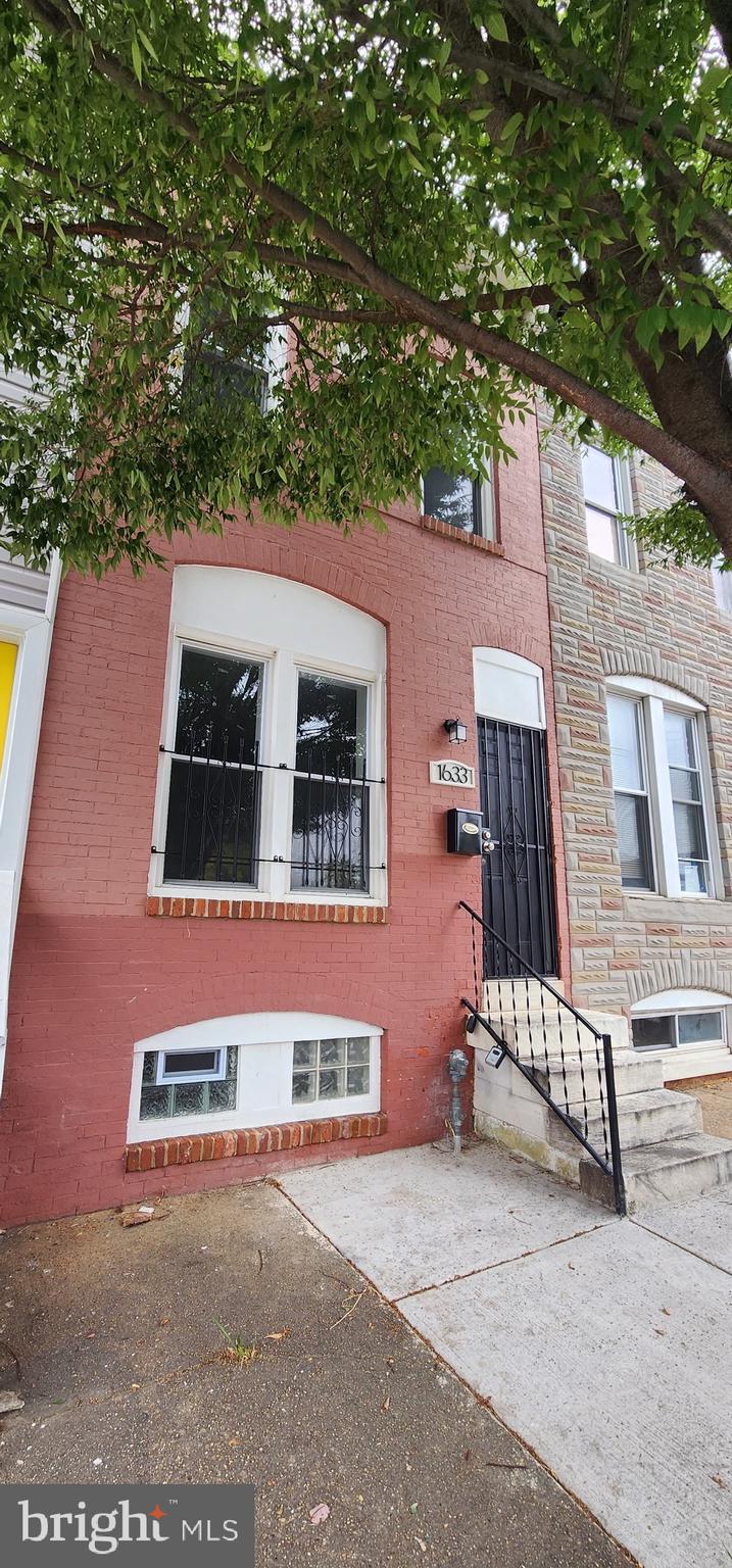 BROADWAY EAST - Residential Lease
