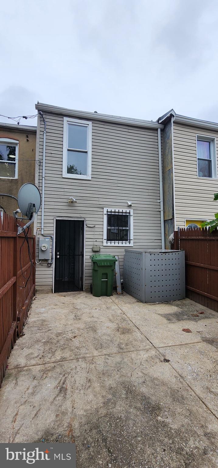 BROADWAY EAST - Residential Lease