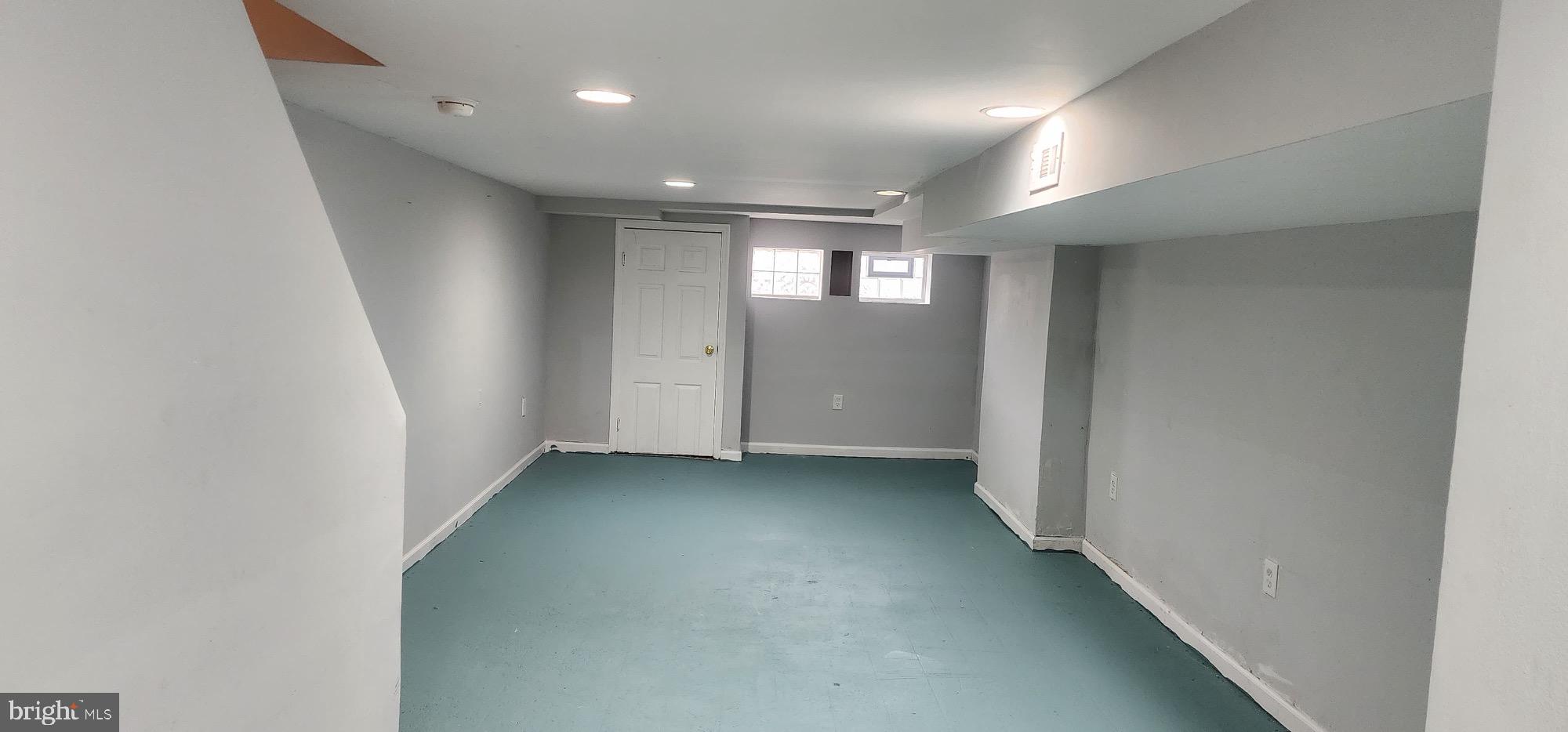 BROADWAY EAST - Residential Lease