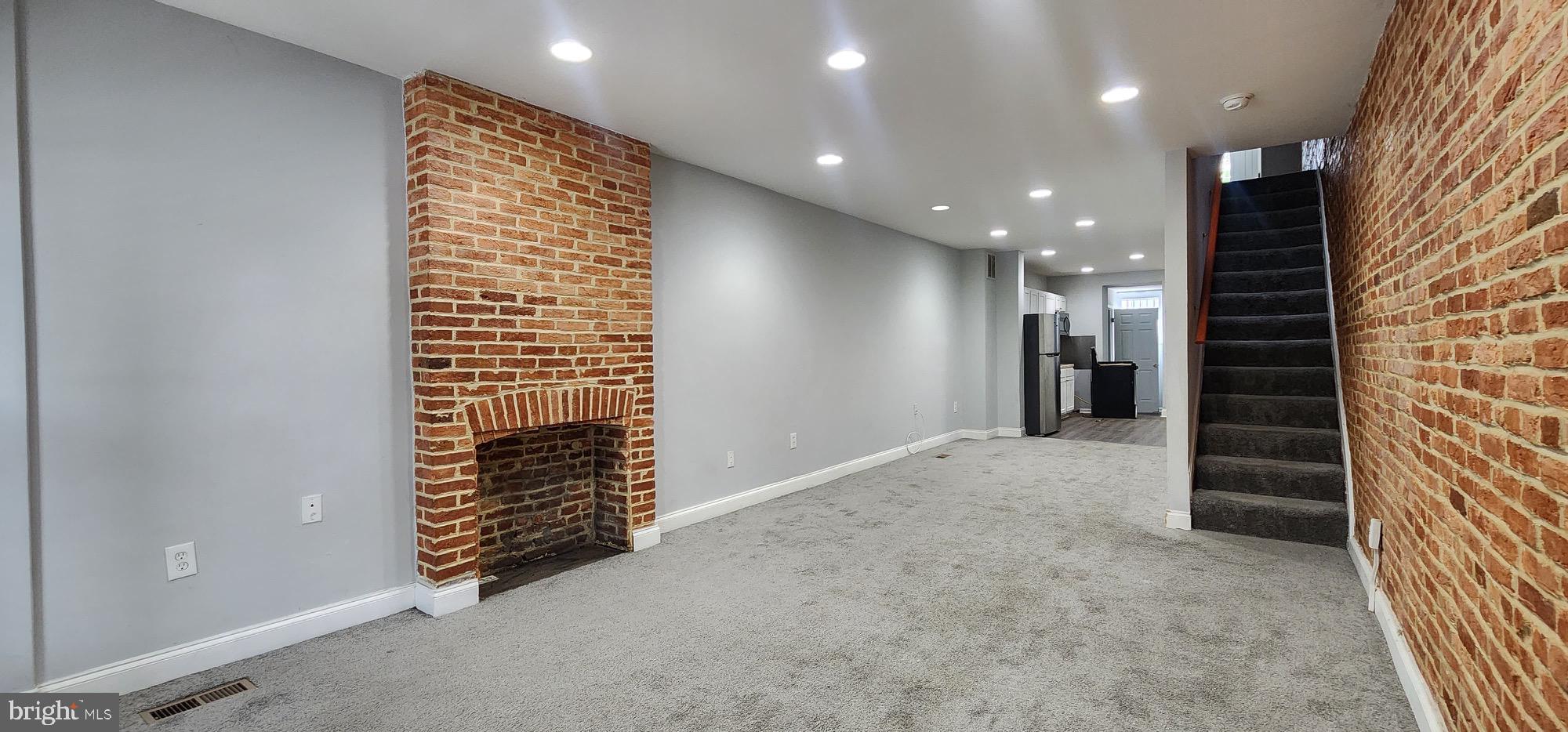 BROADWAY EAST - Residential Lease
