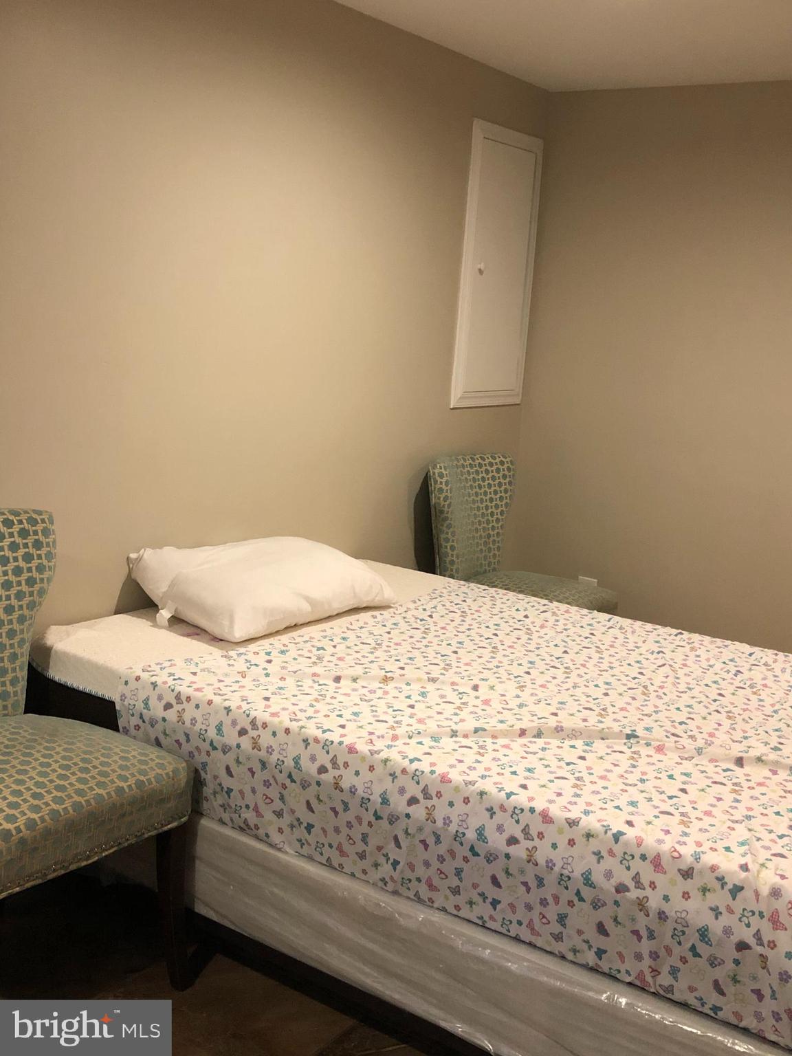 HILLCREST KNOLLS - Residential