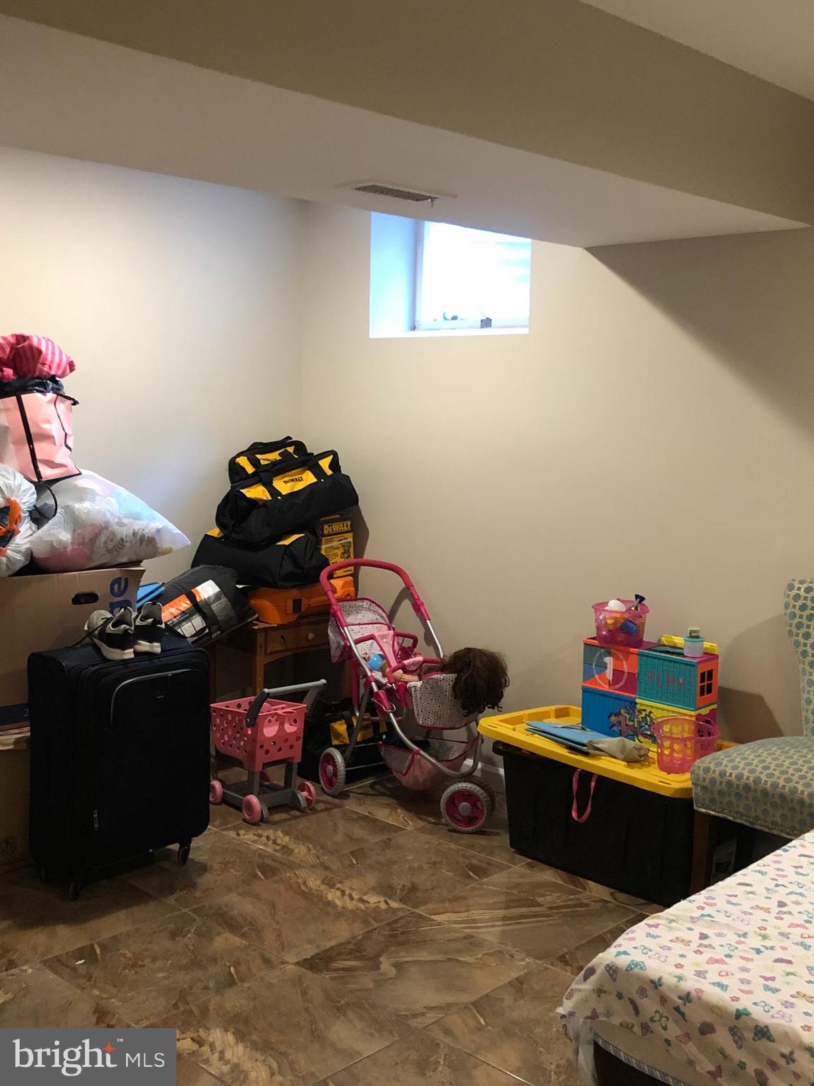 HILLCREST KNOLLS - Residential