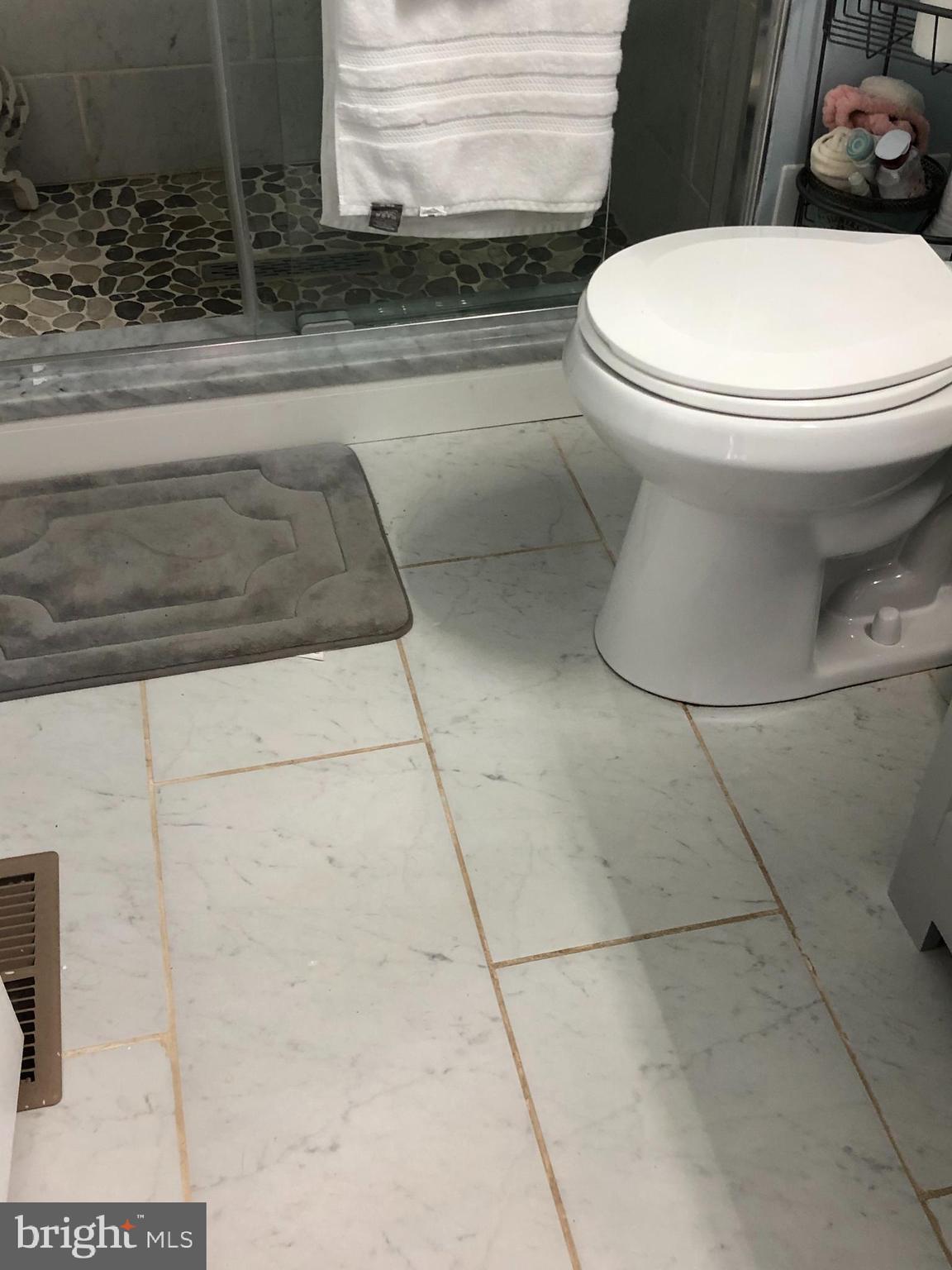 HILLCREST KNOLLS - Residential