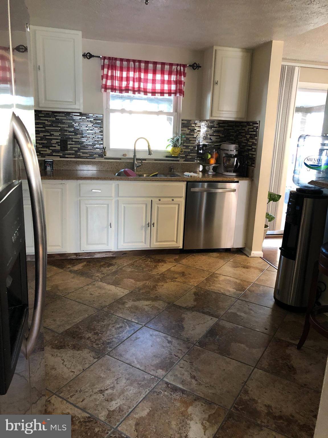 HILLCREST KNOLLS - Residential