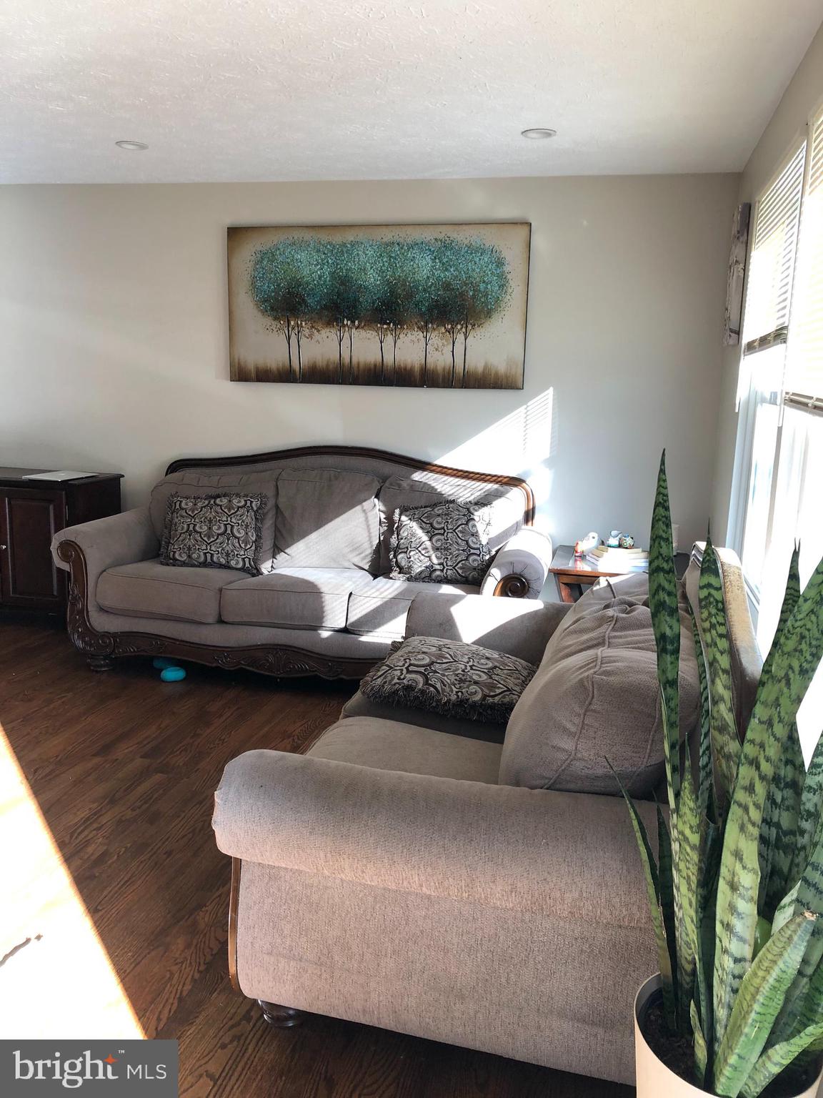 HILLCREST KNOLLS - Residential