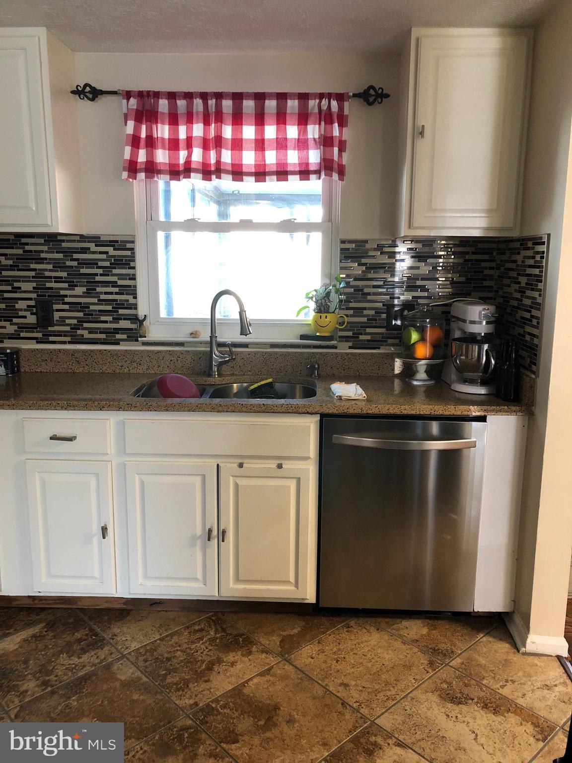 HILLCREST KNOLLS - Residential