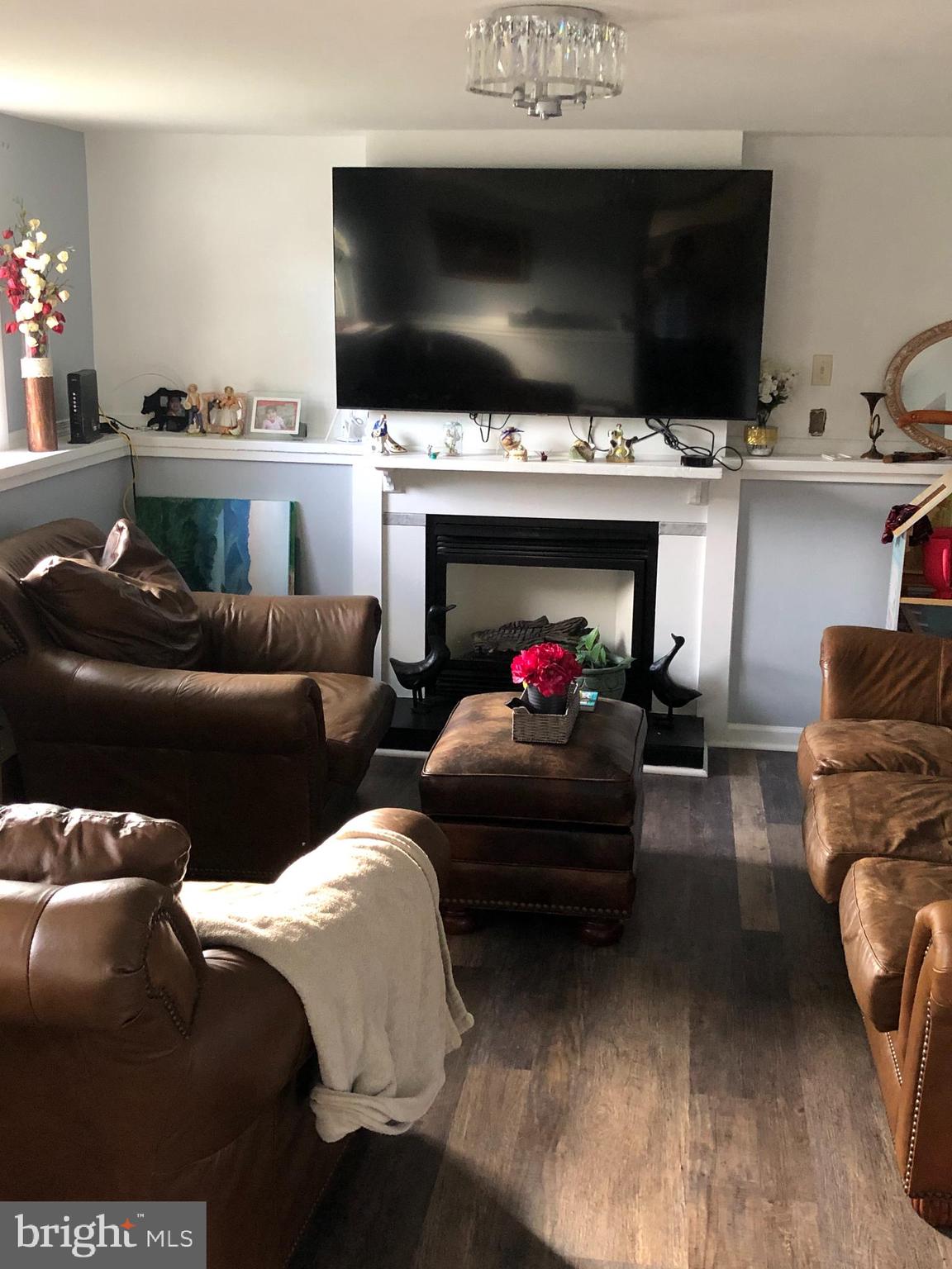 HILLCREST KNOLLS - Residential