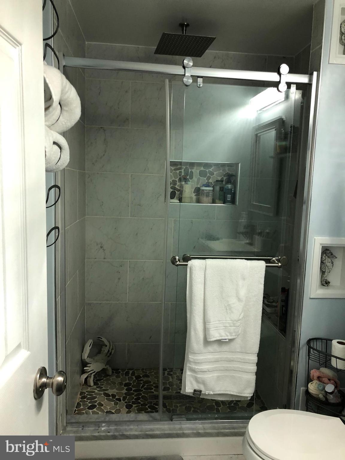 HILLCREST KNOLLS - Residential