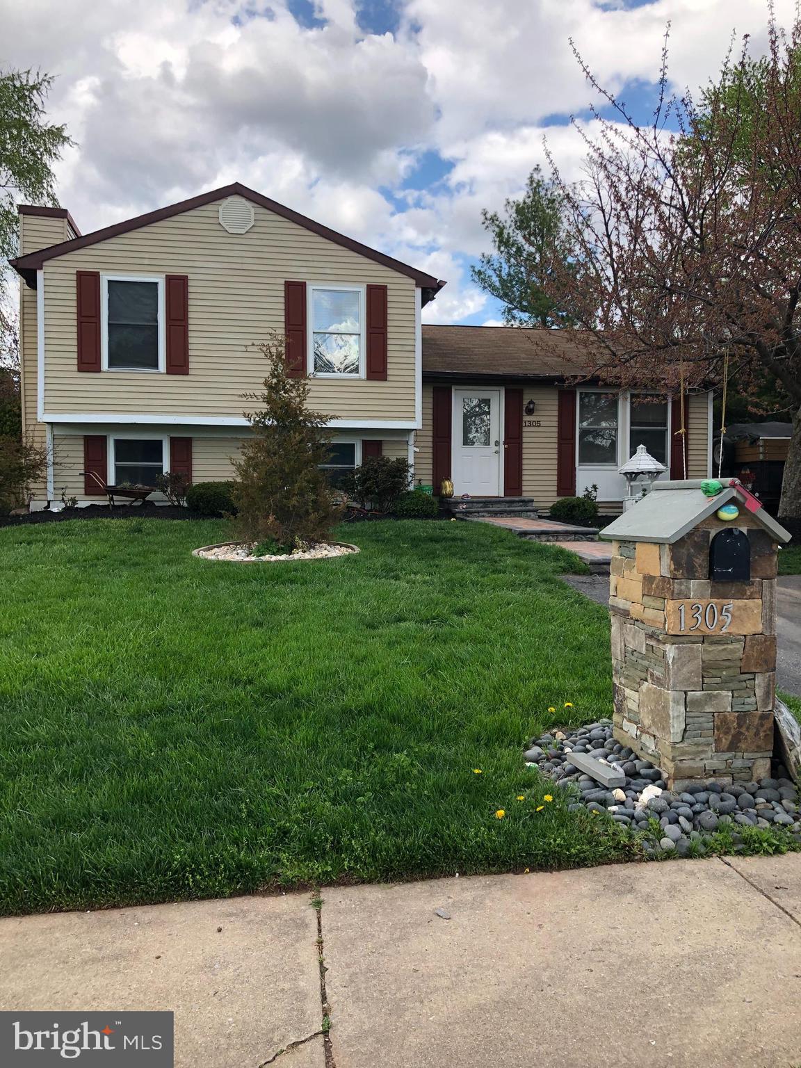 HILLCREST KNOLLS - Residential