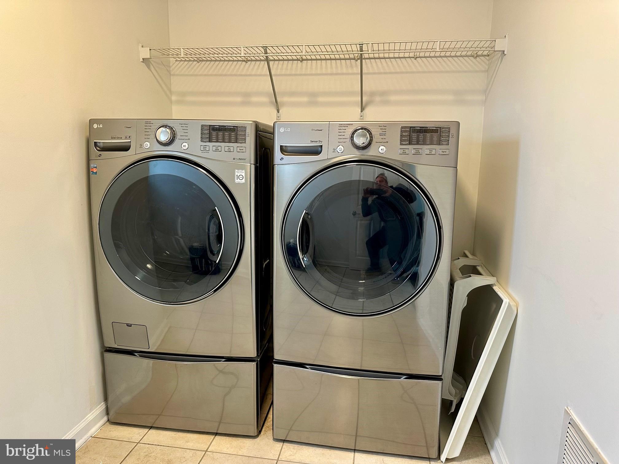 APPLECROSS - Residential Lease