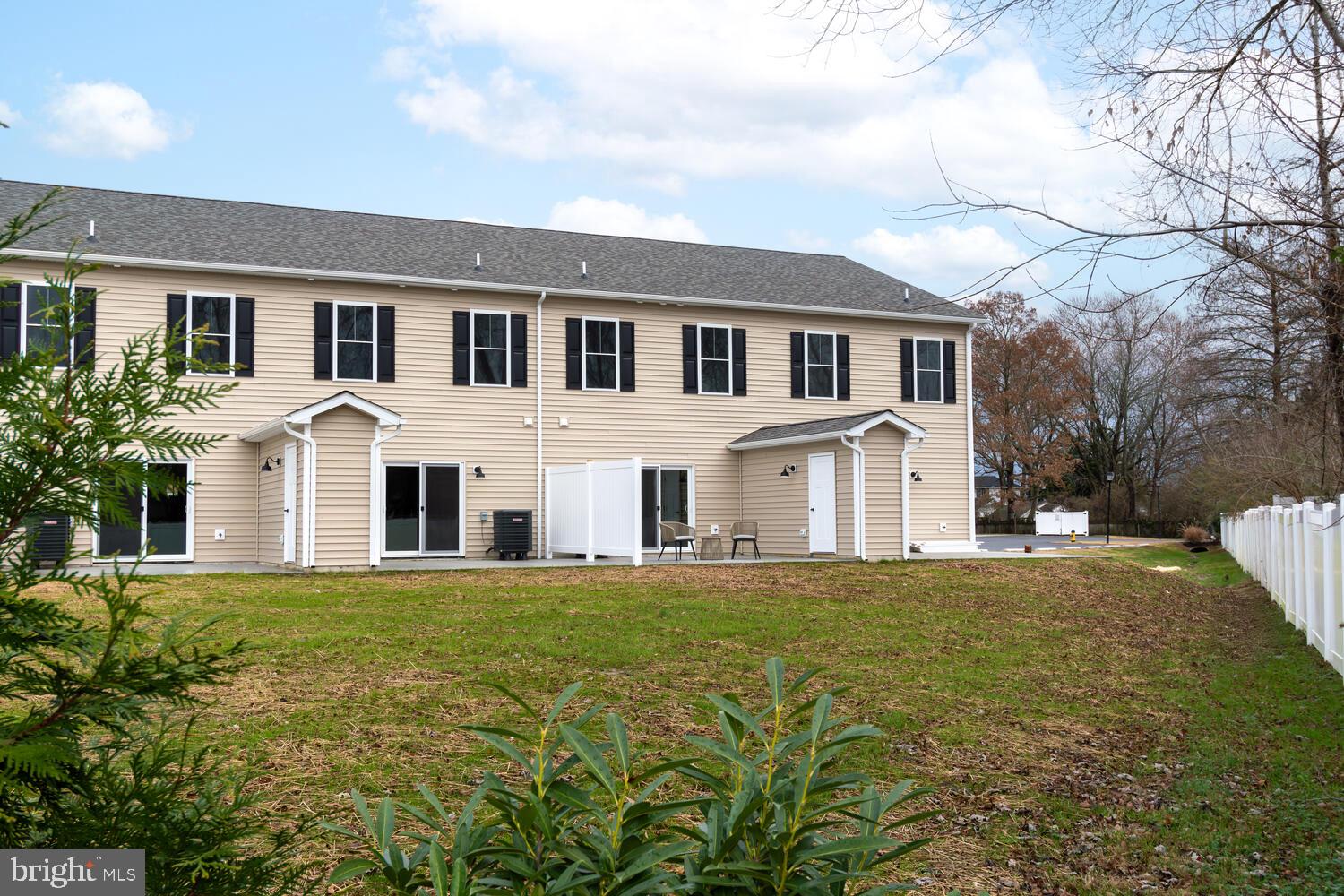 1213 BROAD LEAF COURT