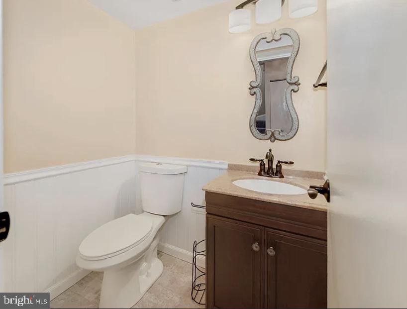 VILLAGE OF OAKLAND MILLS - Residential Lease