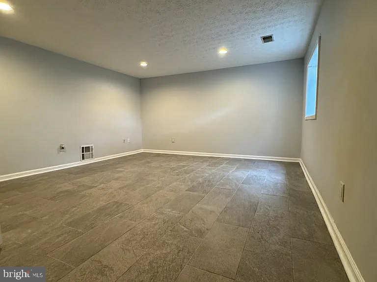 DEERFIELD - Residential Lease